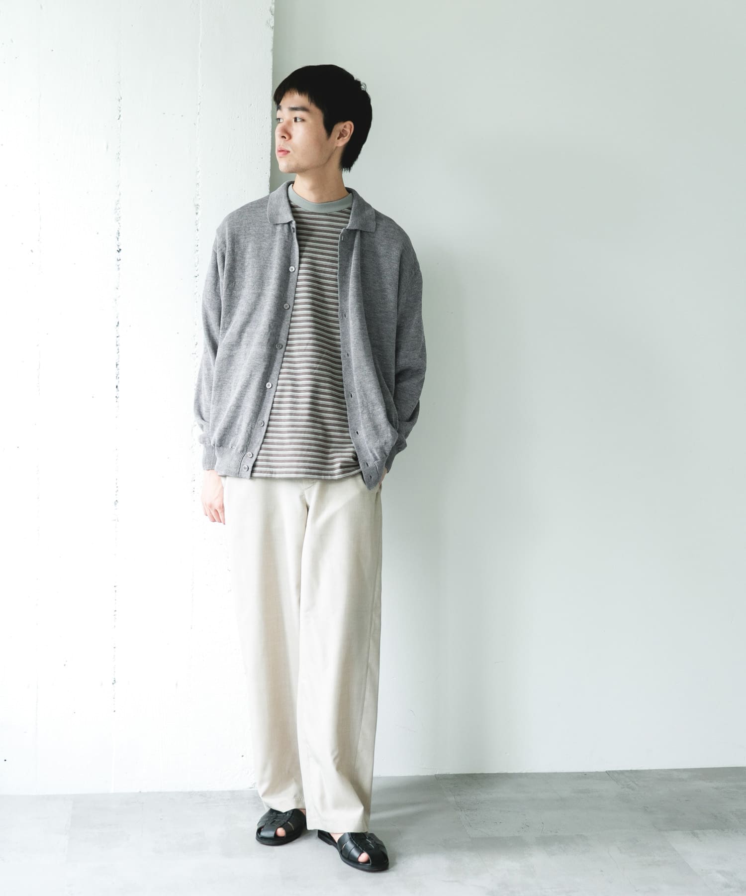 GRAY