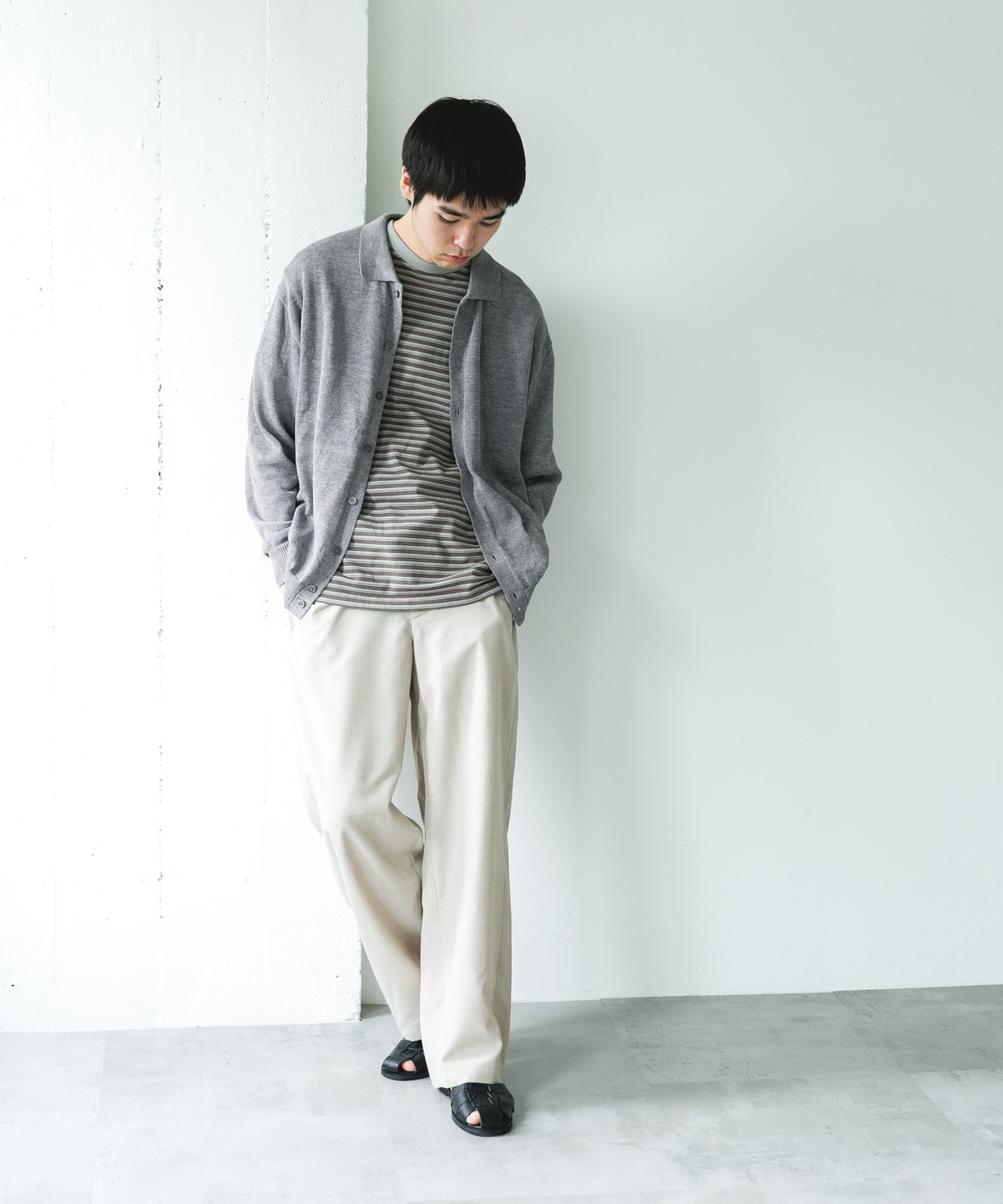 GRAY