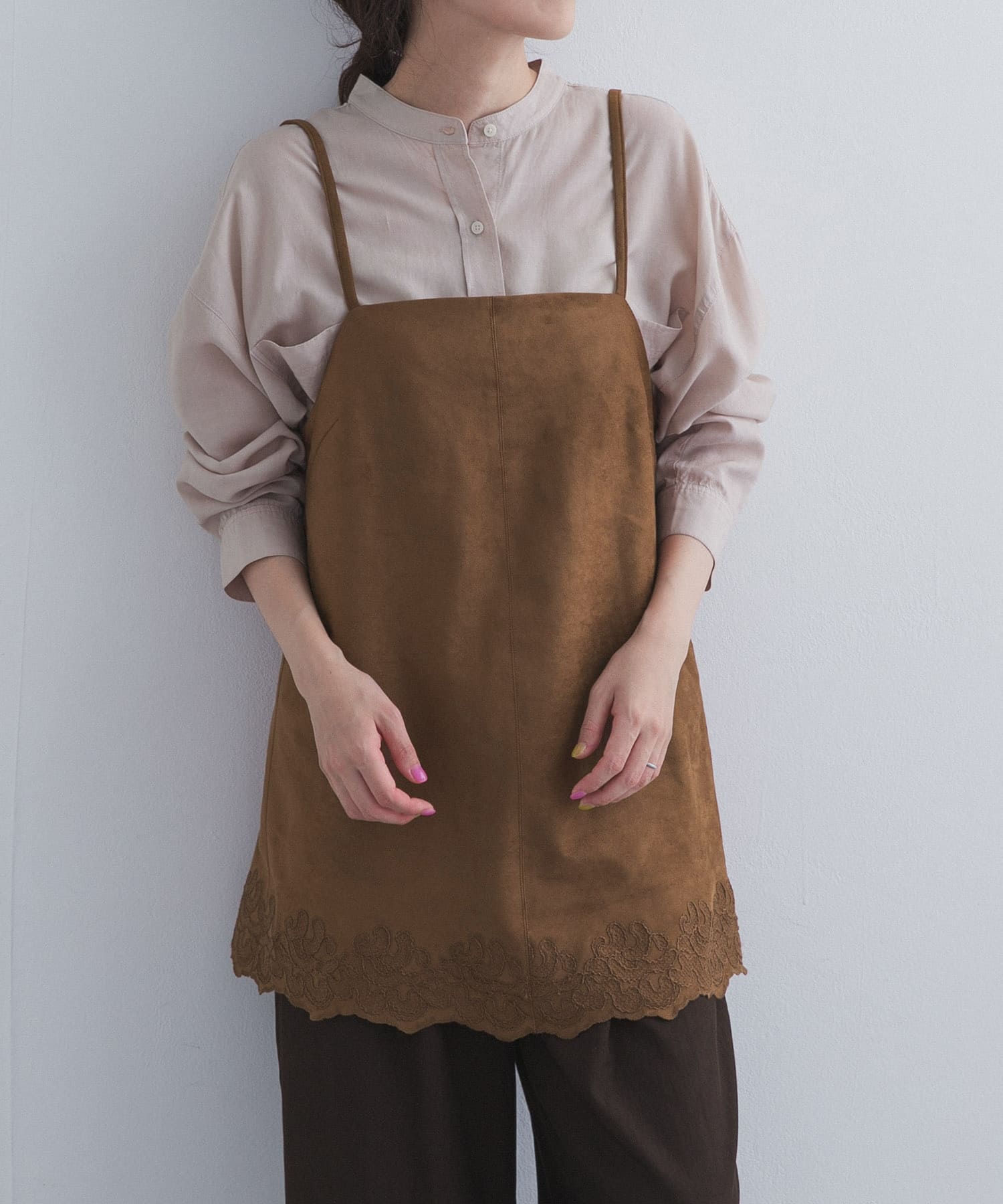 ヘム刺繍スエードライクキャミソール(Free CAMEL): トップス｜URBAN