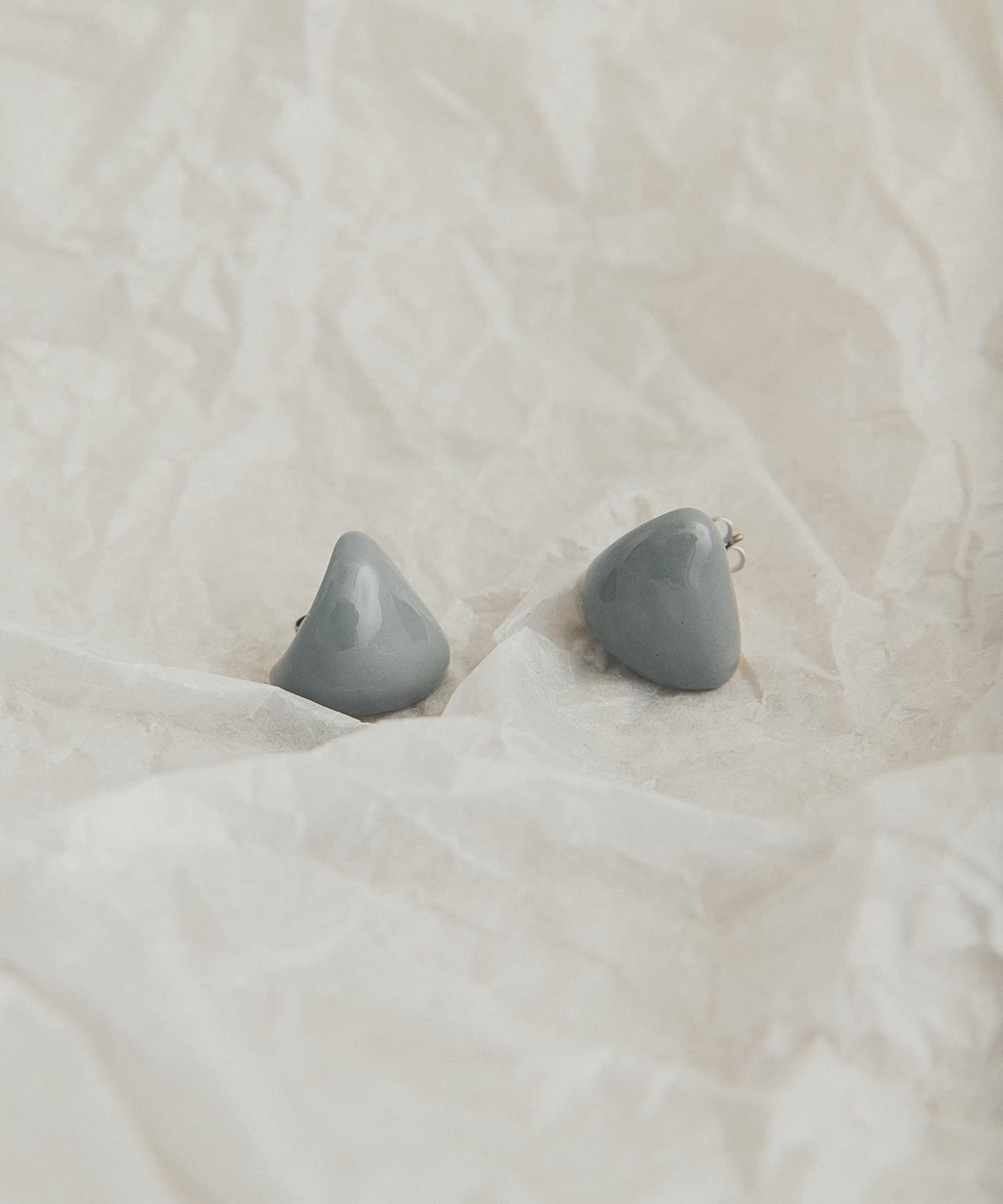 エポトライアングルピアス GRAY One