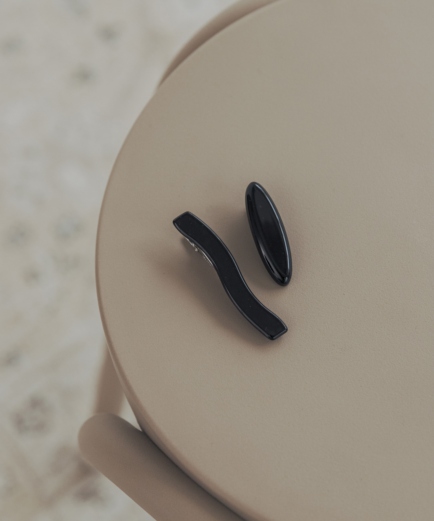 ウェーブオーバルペアクリップ BLACK One