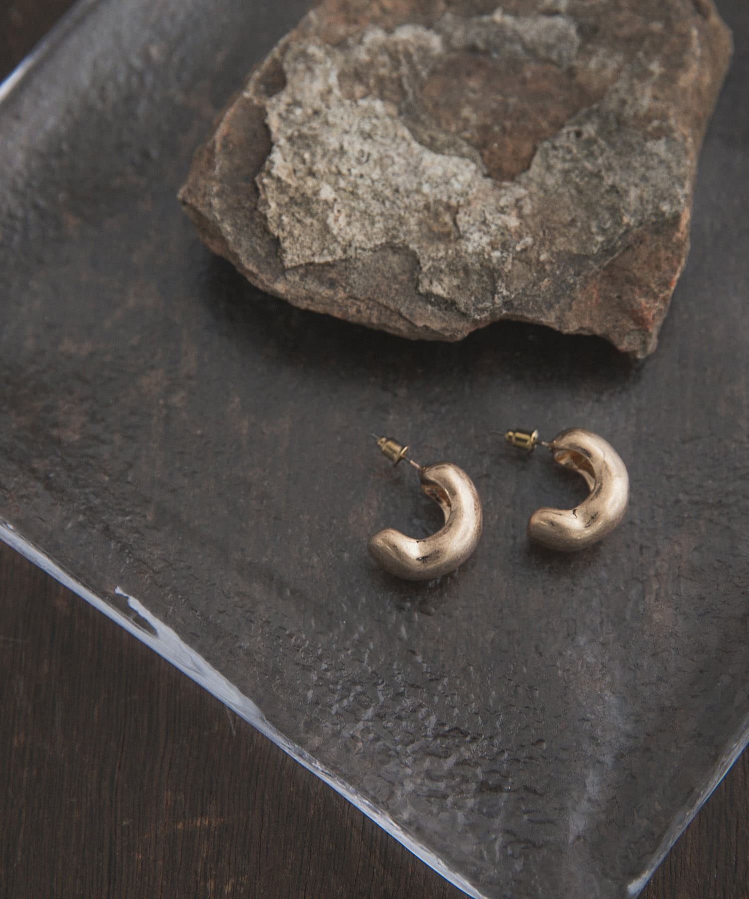 ウォーンメッキチャンキーピアス(One SILVER): アクセサリー｜URBAN