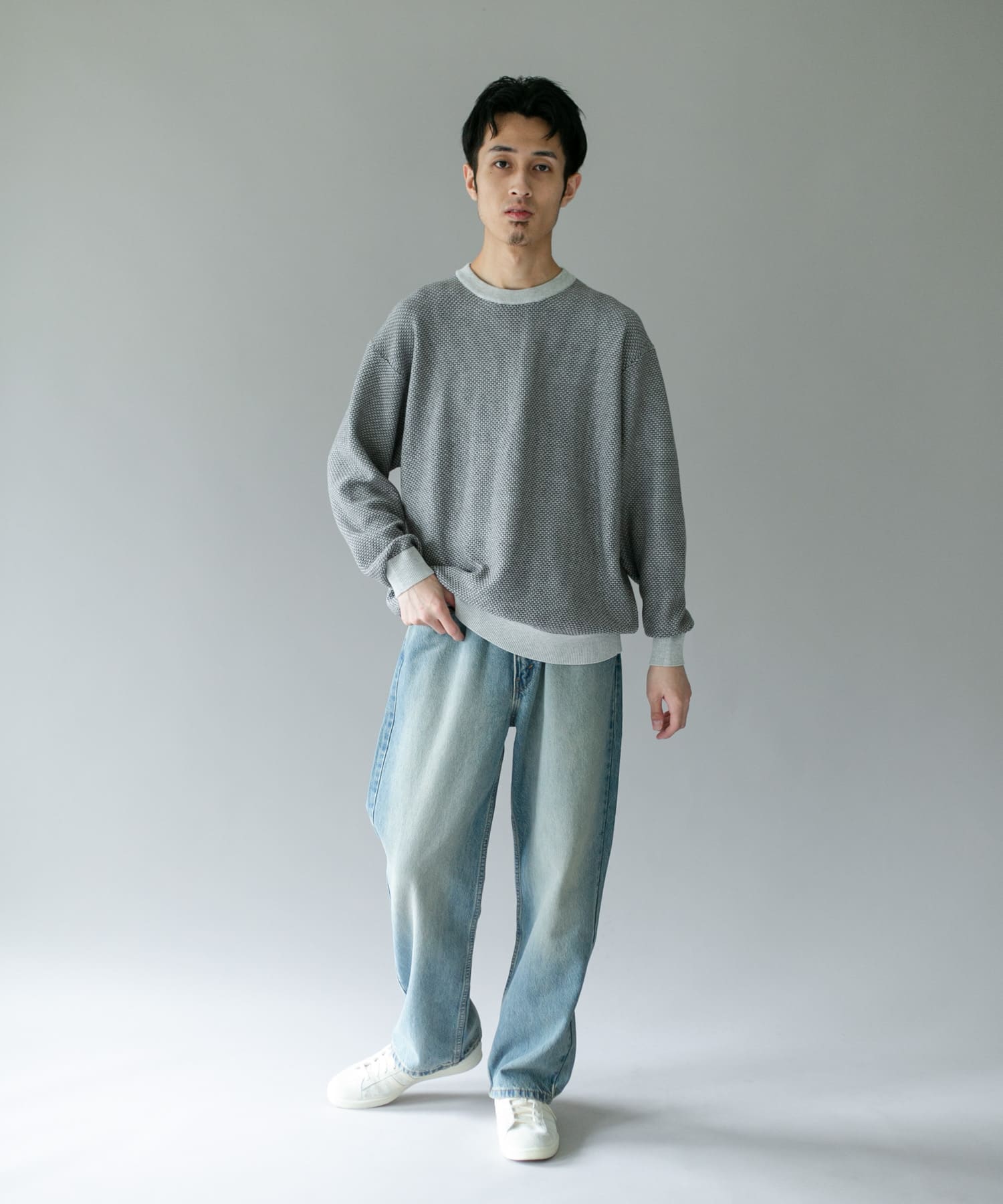 GRAY