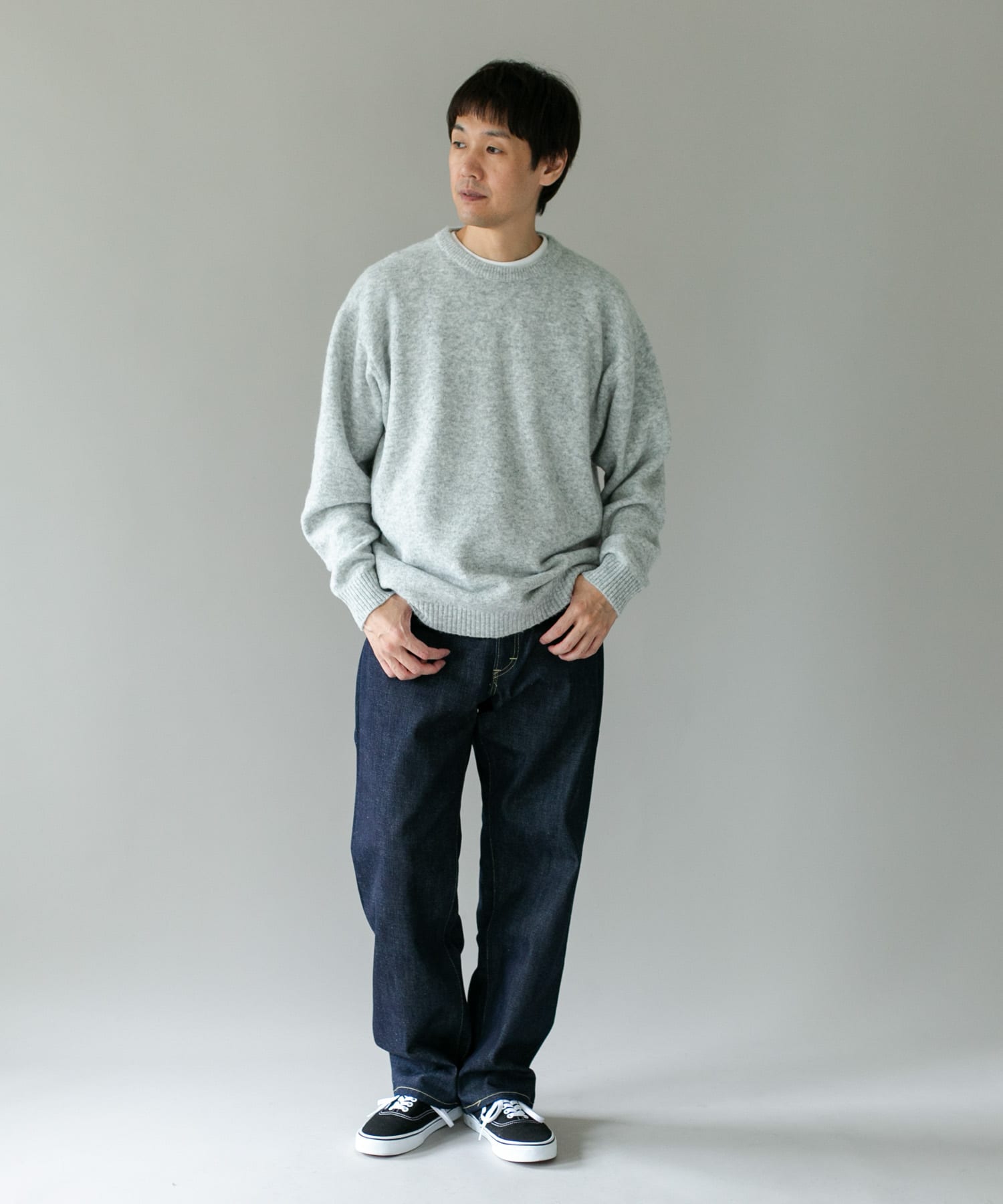 GRAY