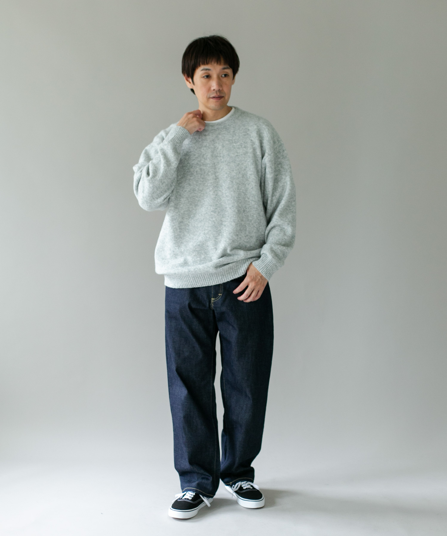 GRAY