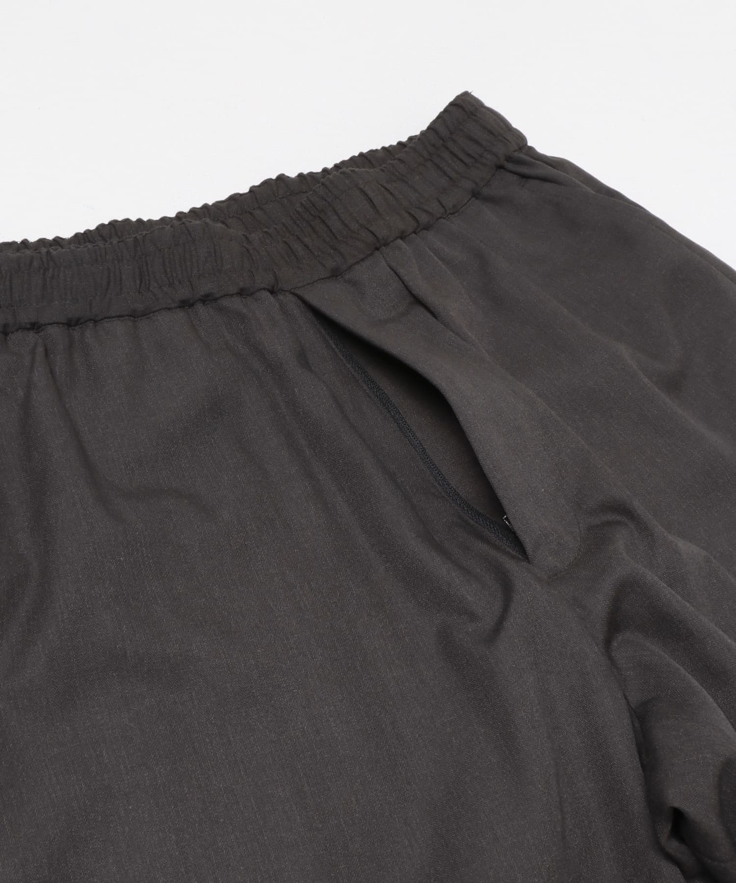 ウール混ミニヘリンボーンイージートラウザー CHARCOAL M