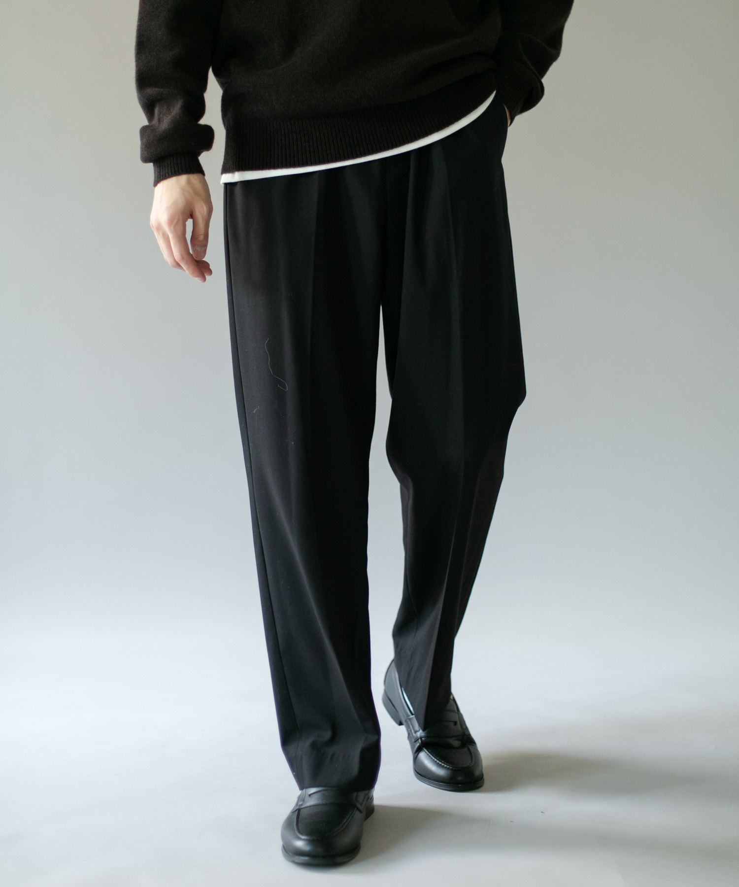 TW スリムストレートパンツ