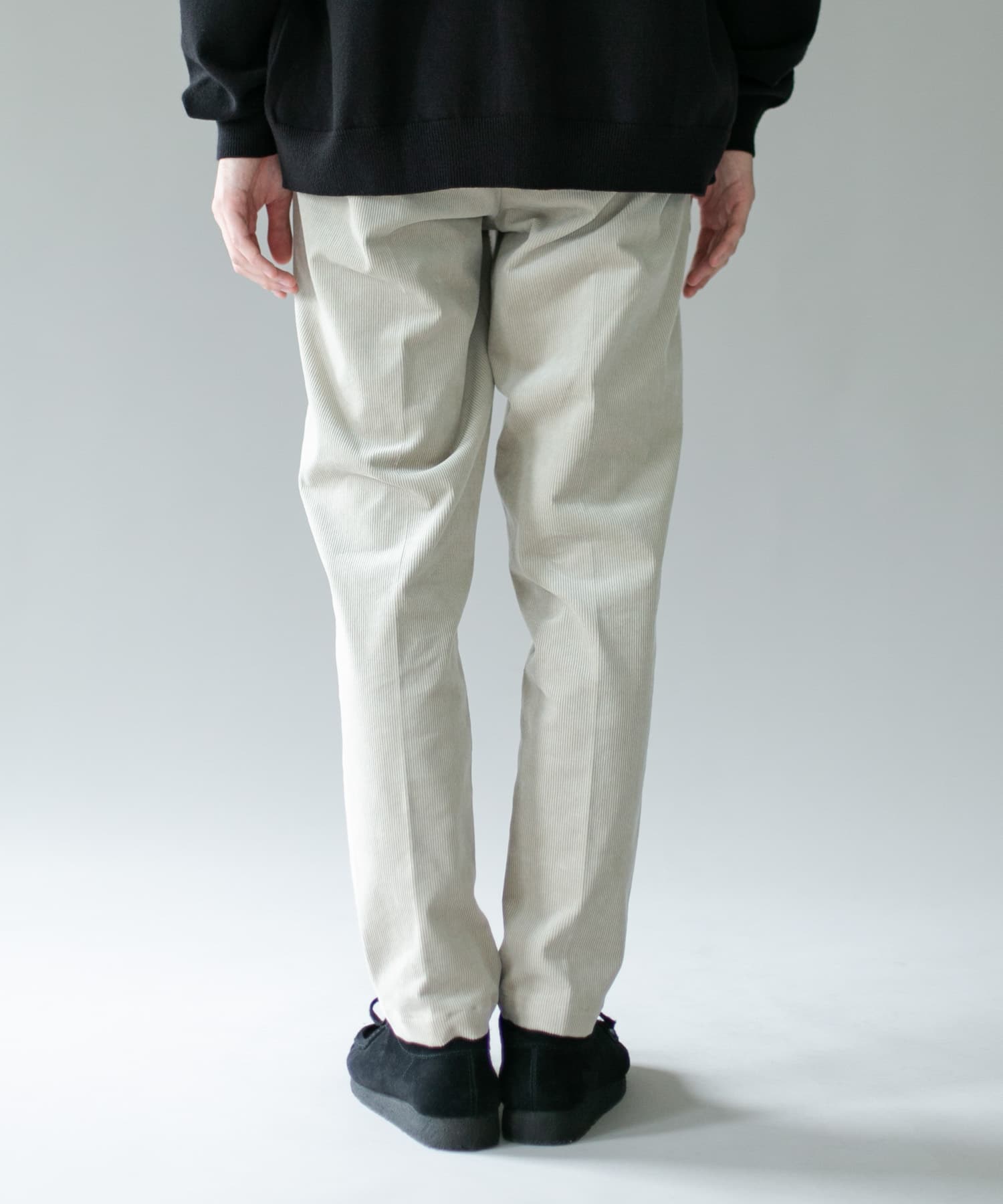 OFF WHITE