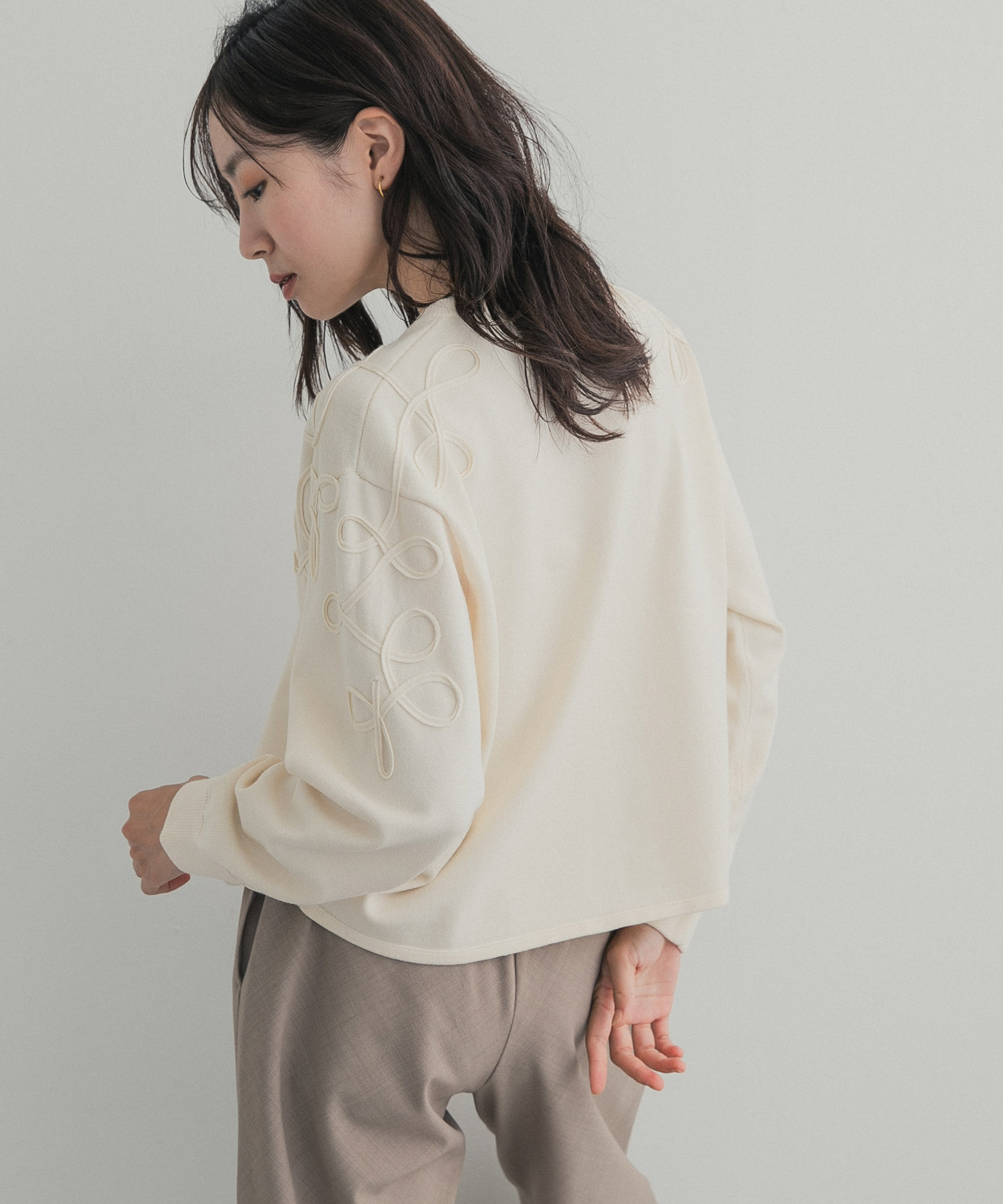 OFF WHITE