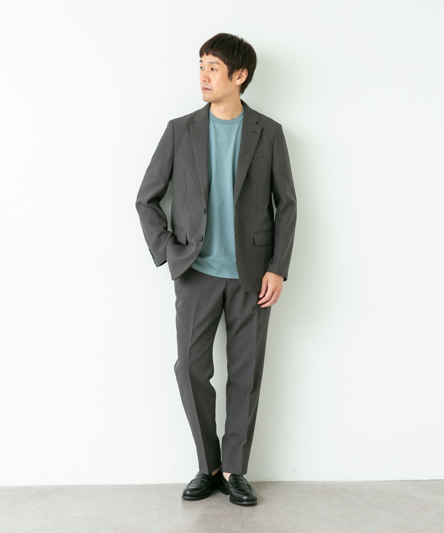GRAY