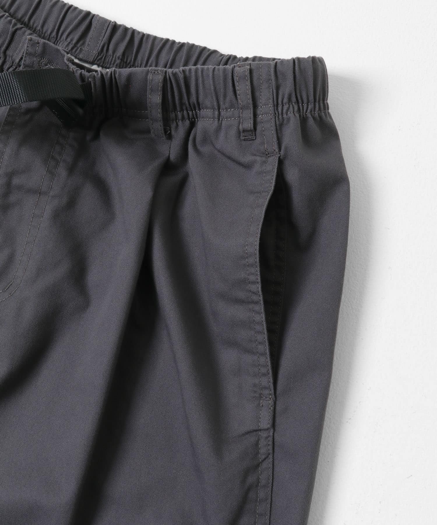 GRAMICCI　T/C TWILL TUCK TAPERED PANTS CHARCOAL S