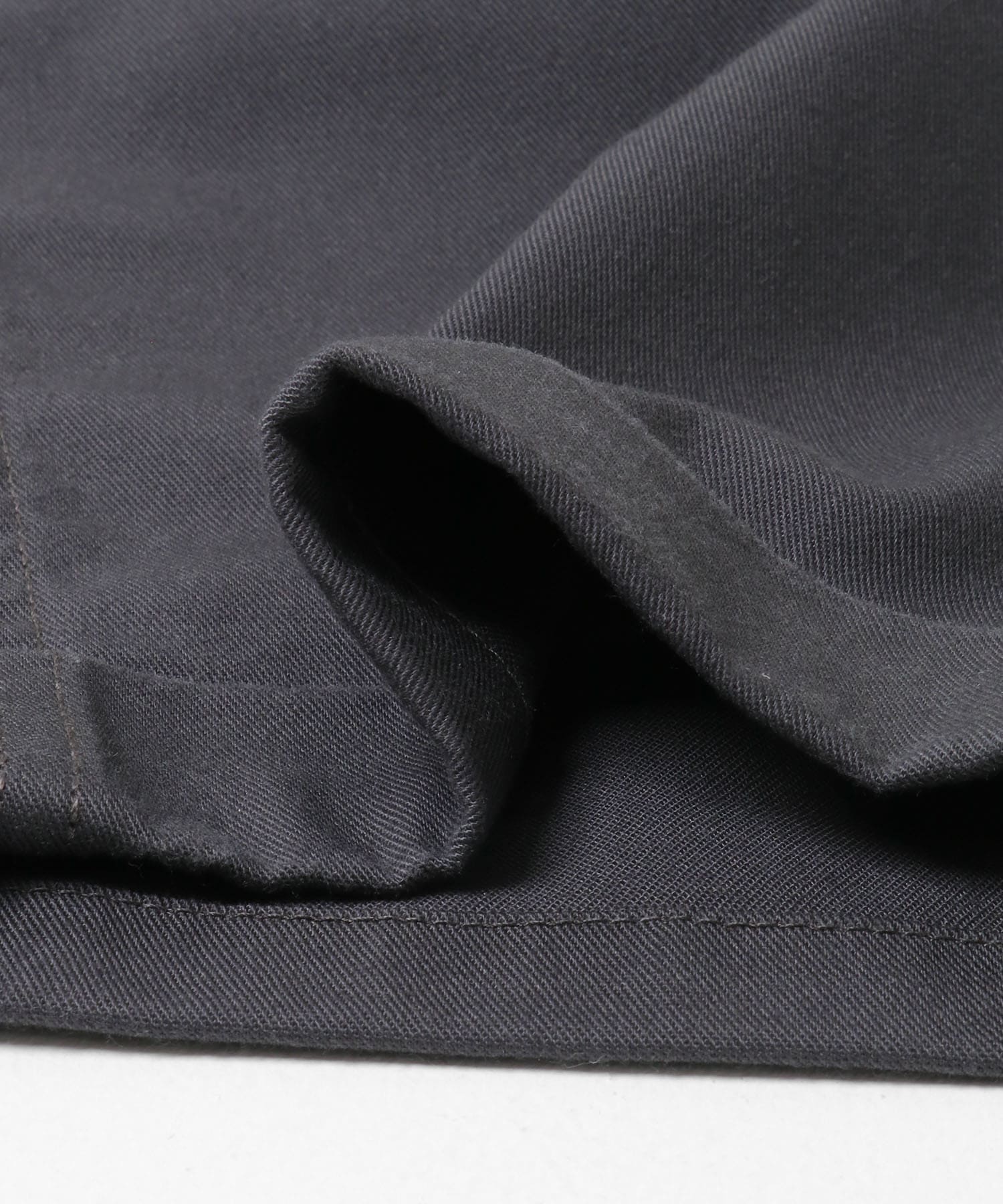 GRAMICCI　T/C TWILL TUCK TAPERED PANTS CHARCOAL S