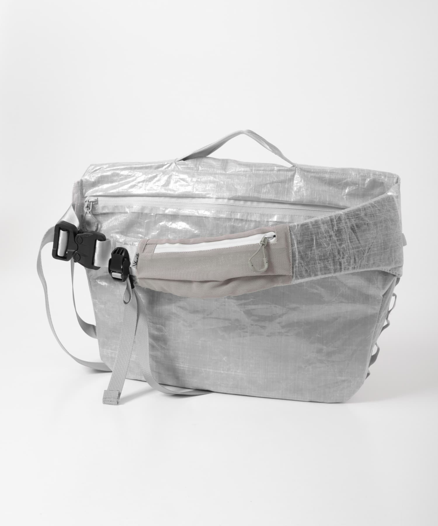 CMF OUTDOOR GARMENT　MESSENGER BAG DYNEEMA WHITE One