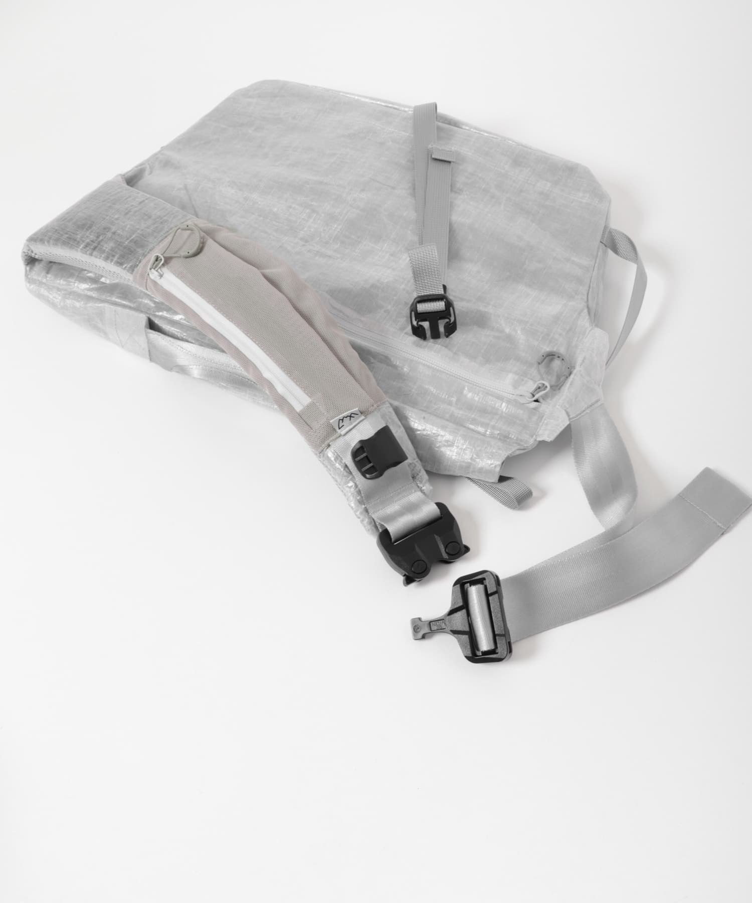 CMF OUTDOOR GARMENT　MESSENGER BAG DYNEEMA WHITE One
