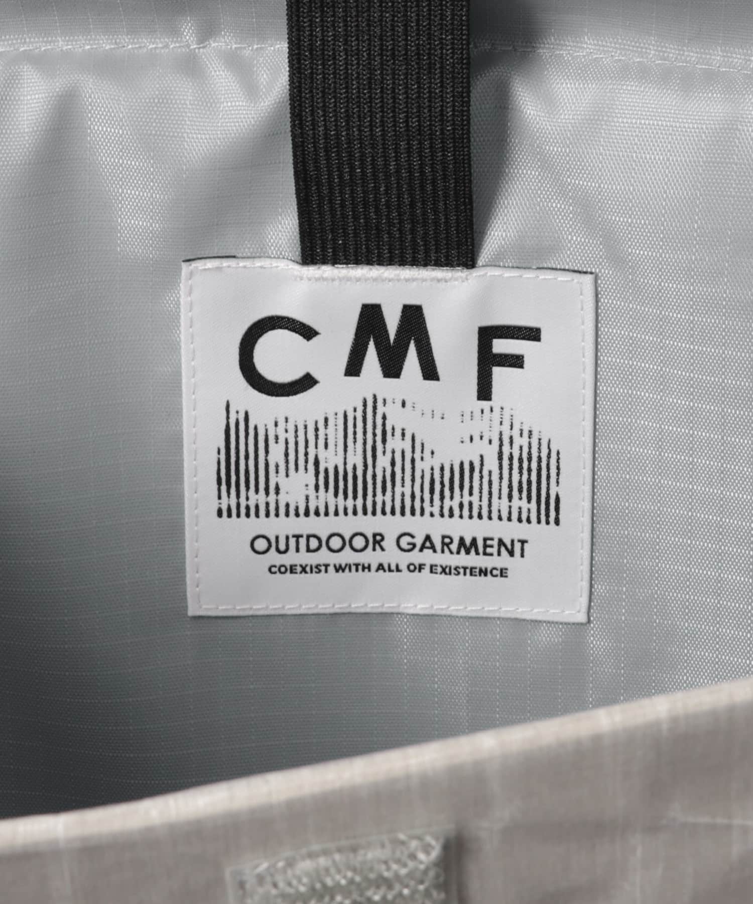 CMF OUTDOOR GARMENT　MESSENGER BAG DYNEEMA WHITE One