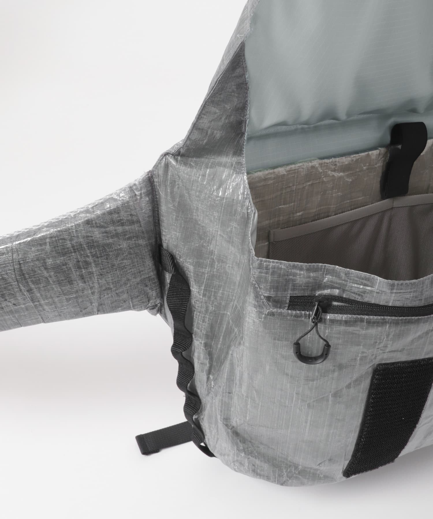 CMF OUTDOOR GARMENT　MESSENGER BAG DYNEEMA GRAY One