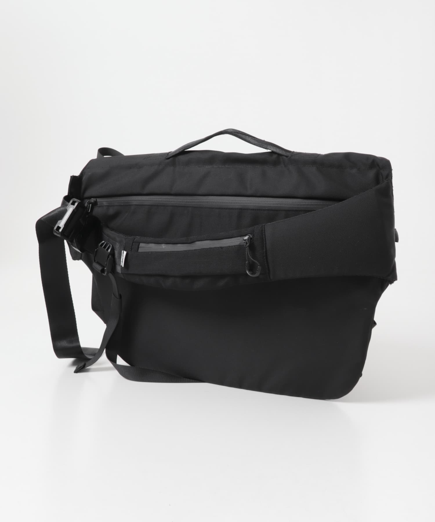 CMF OUTDOOR GARMENT MESSENGER BAG BALLISTIC(One BLACK): バッグ