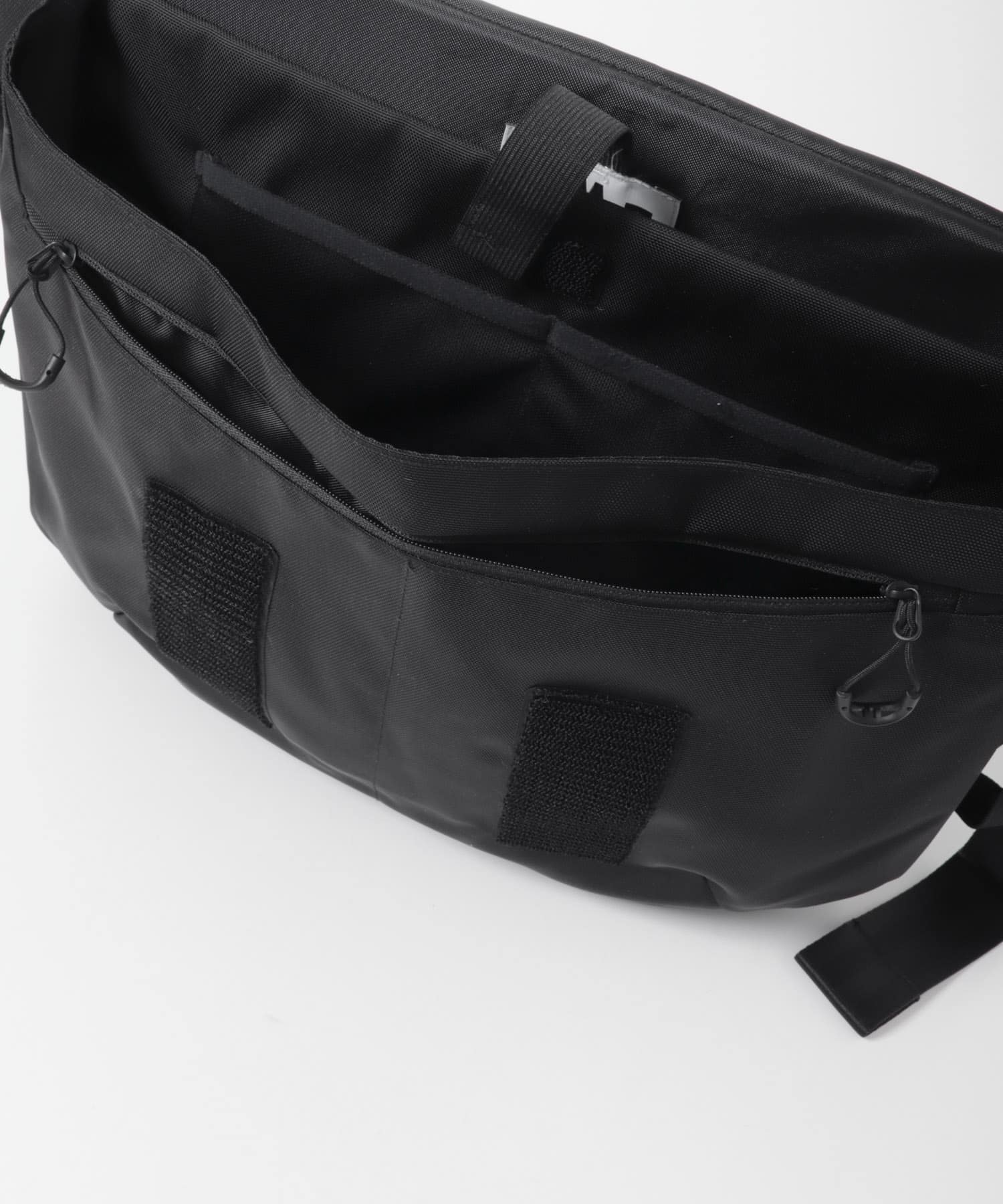 CMF OUTDOOR GARMENT　MESSENGER BAG BALLISTIC BLACK One
