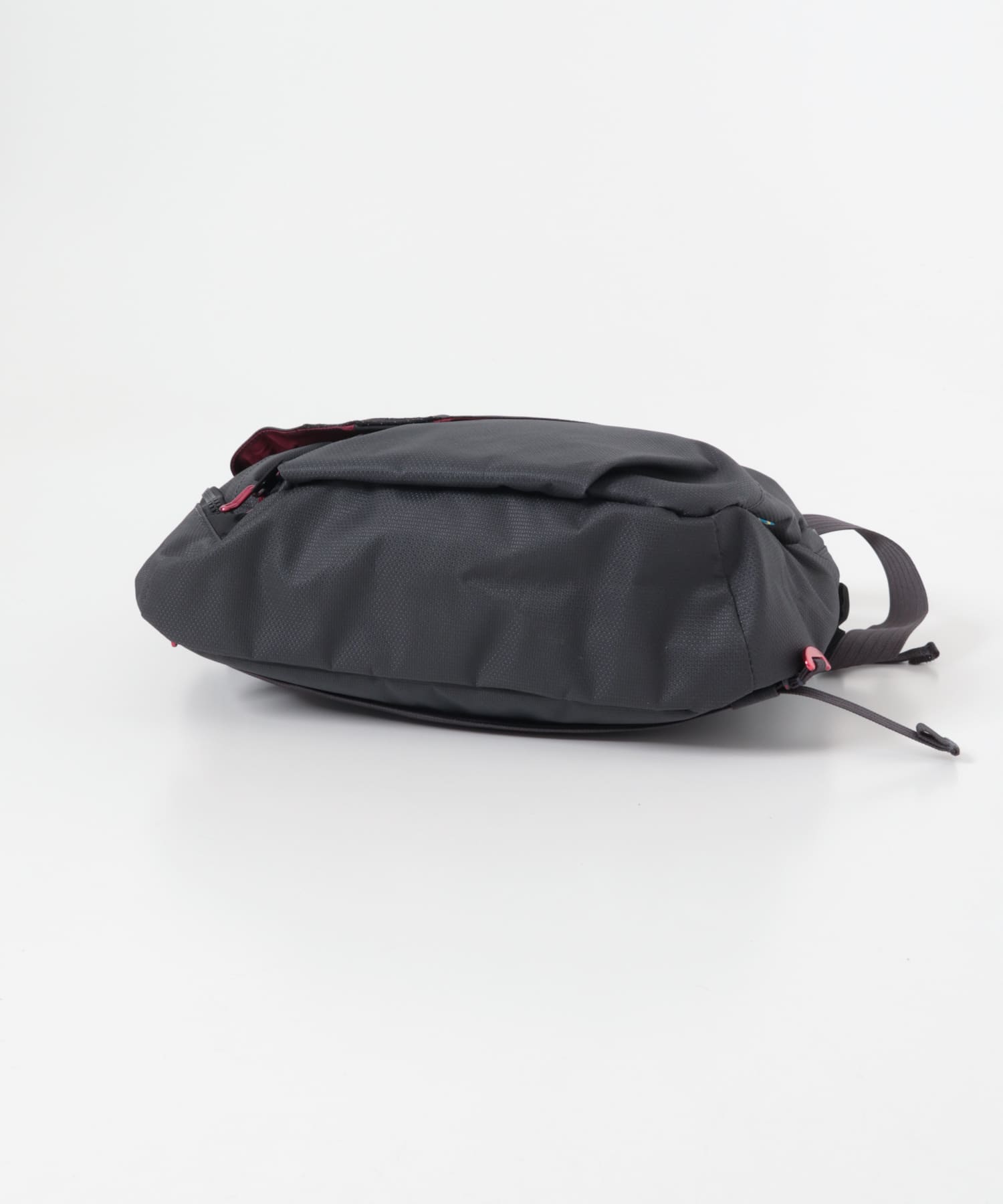 KLATTERMUSEN　GAUT MESSENGER BAG RAVEN One