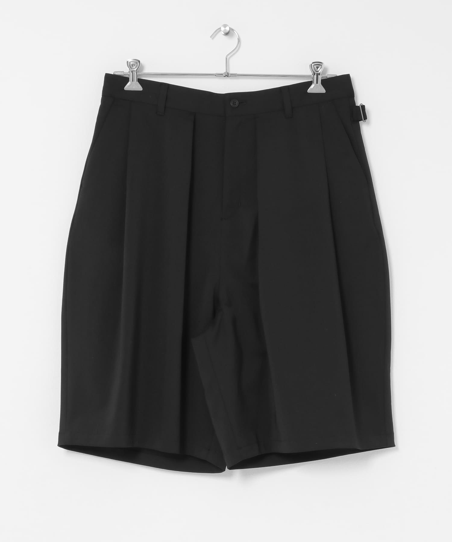 White Mountaineering　8 TUCK WIDE SHORT PANTS BLACK 2