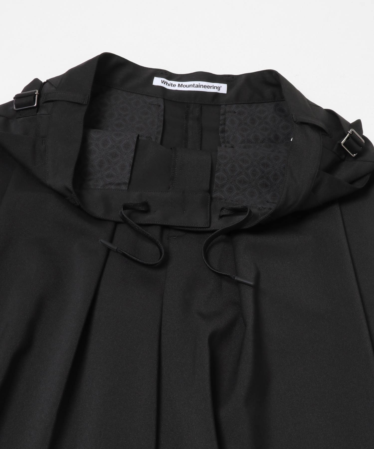 White Mountaineering　8 TUCK WIDE SHORT PANTS BLACK 2