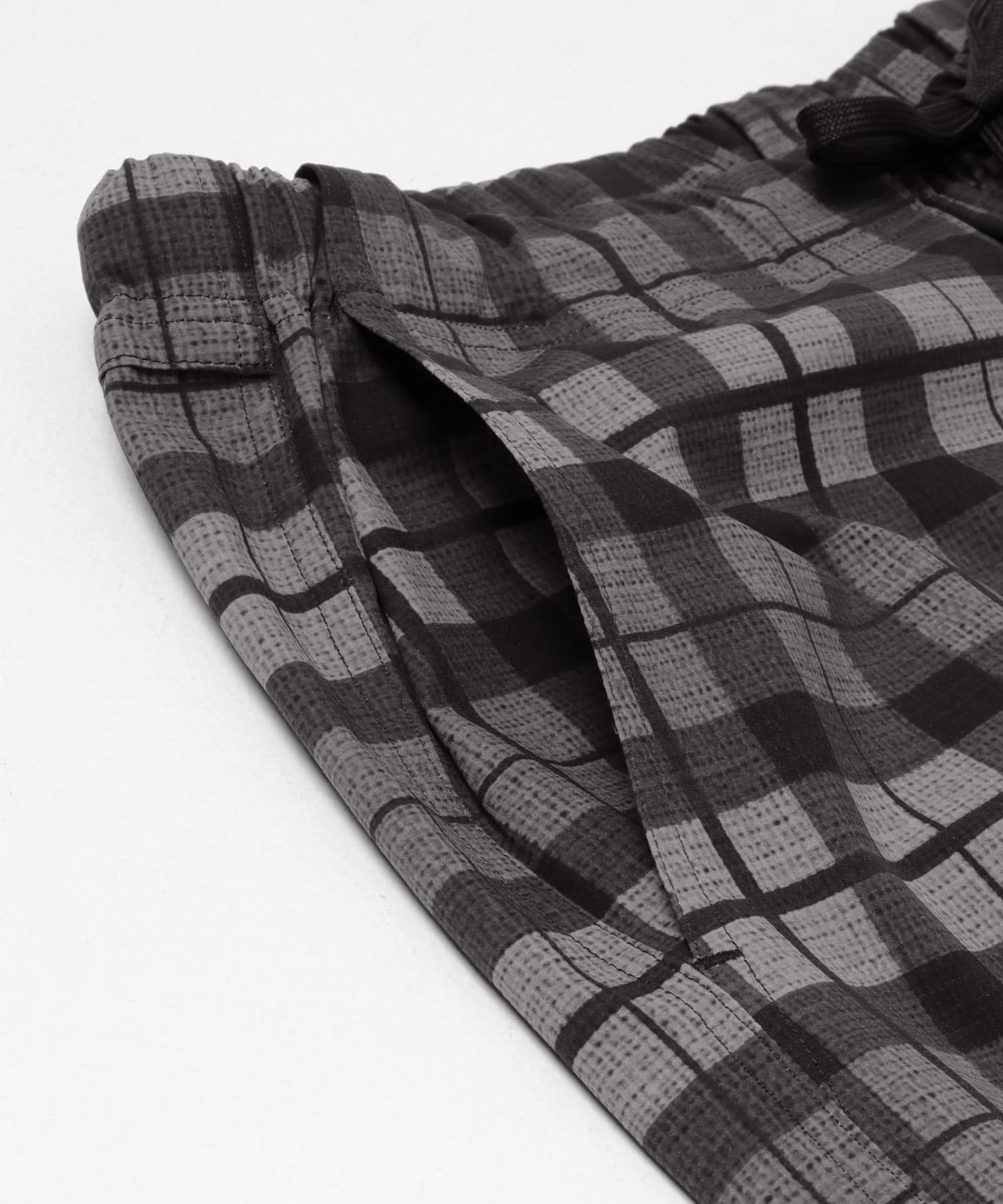 White Mountaineering　MADRAS CHECK SHORT PANTS BLACK 2