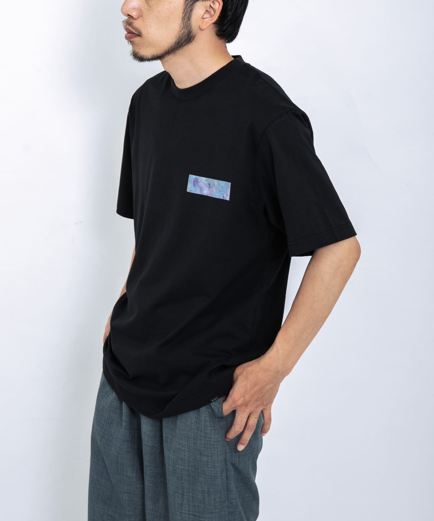 ブラック