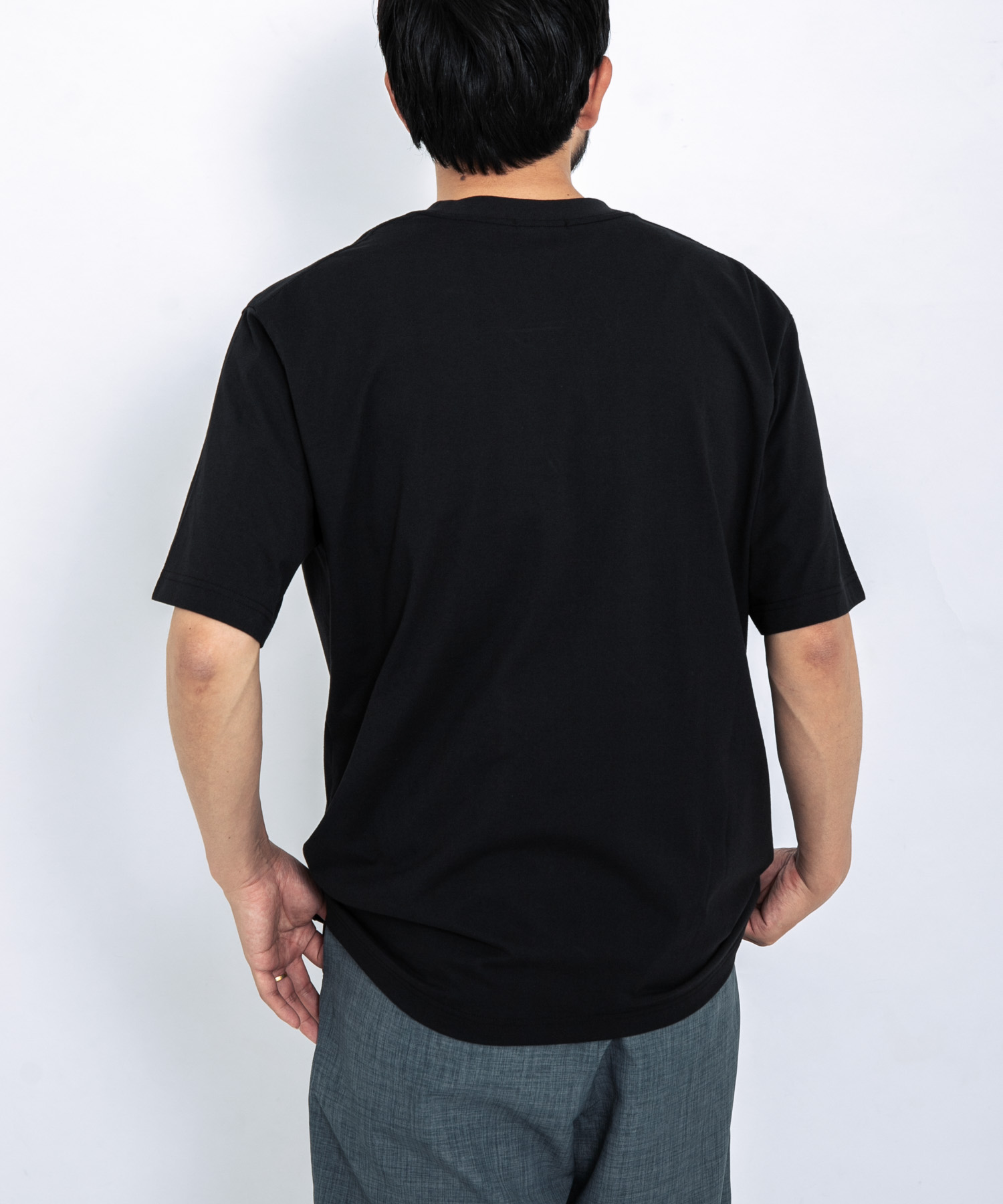 ブラック