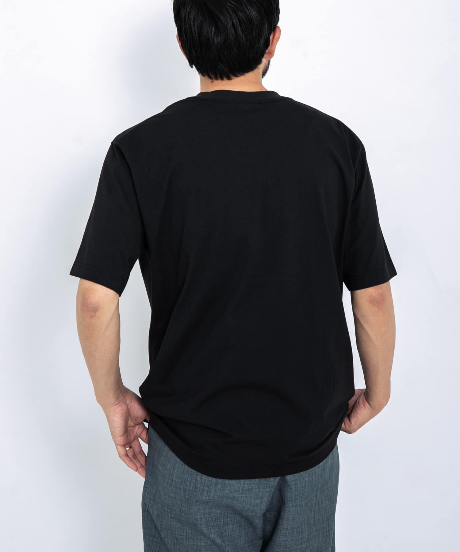 ブラック