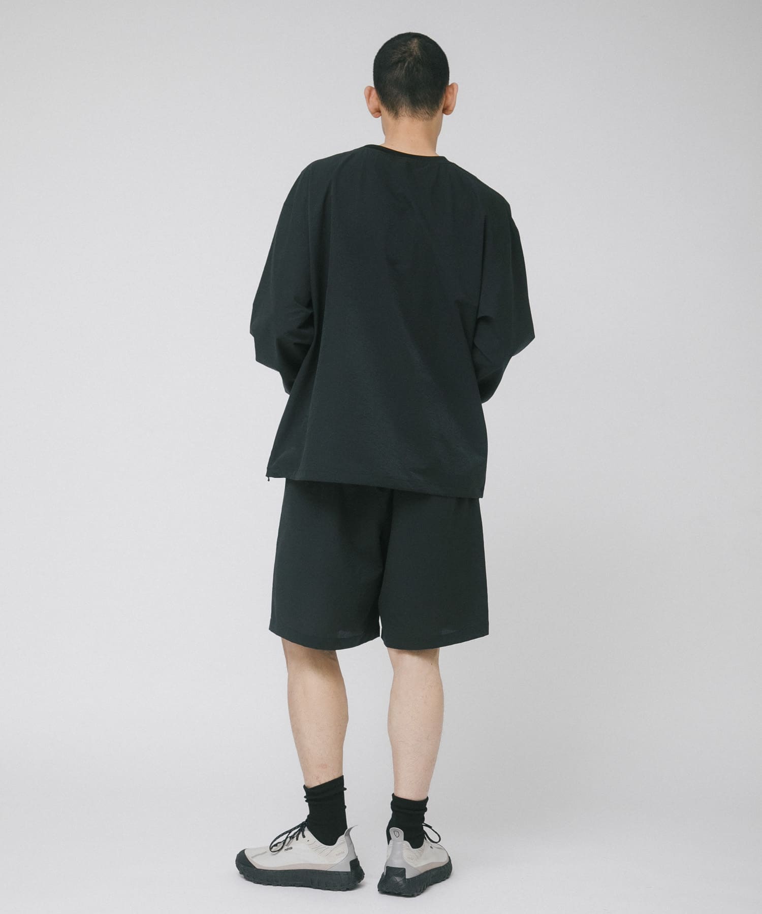 ブラック
