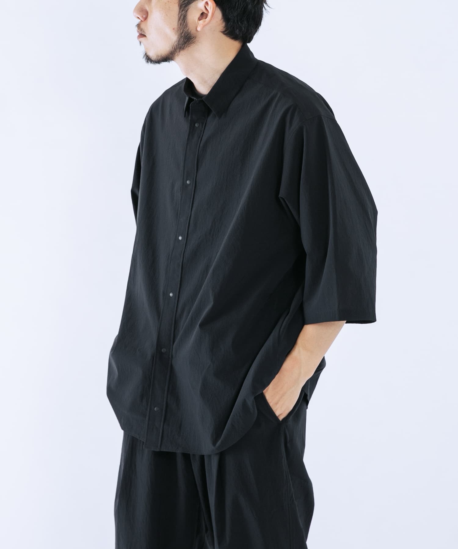 ブラック