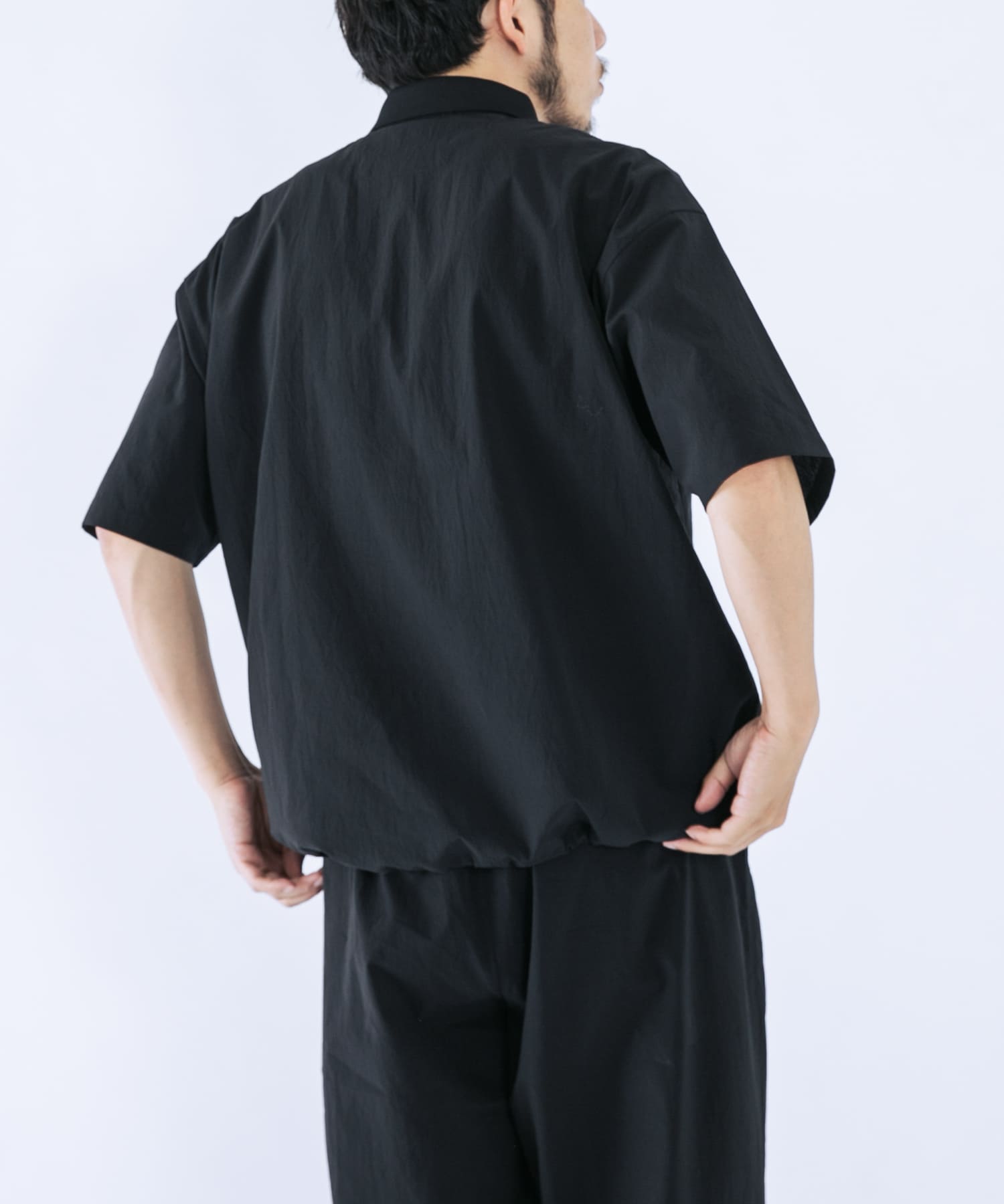 ブラック