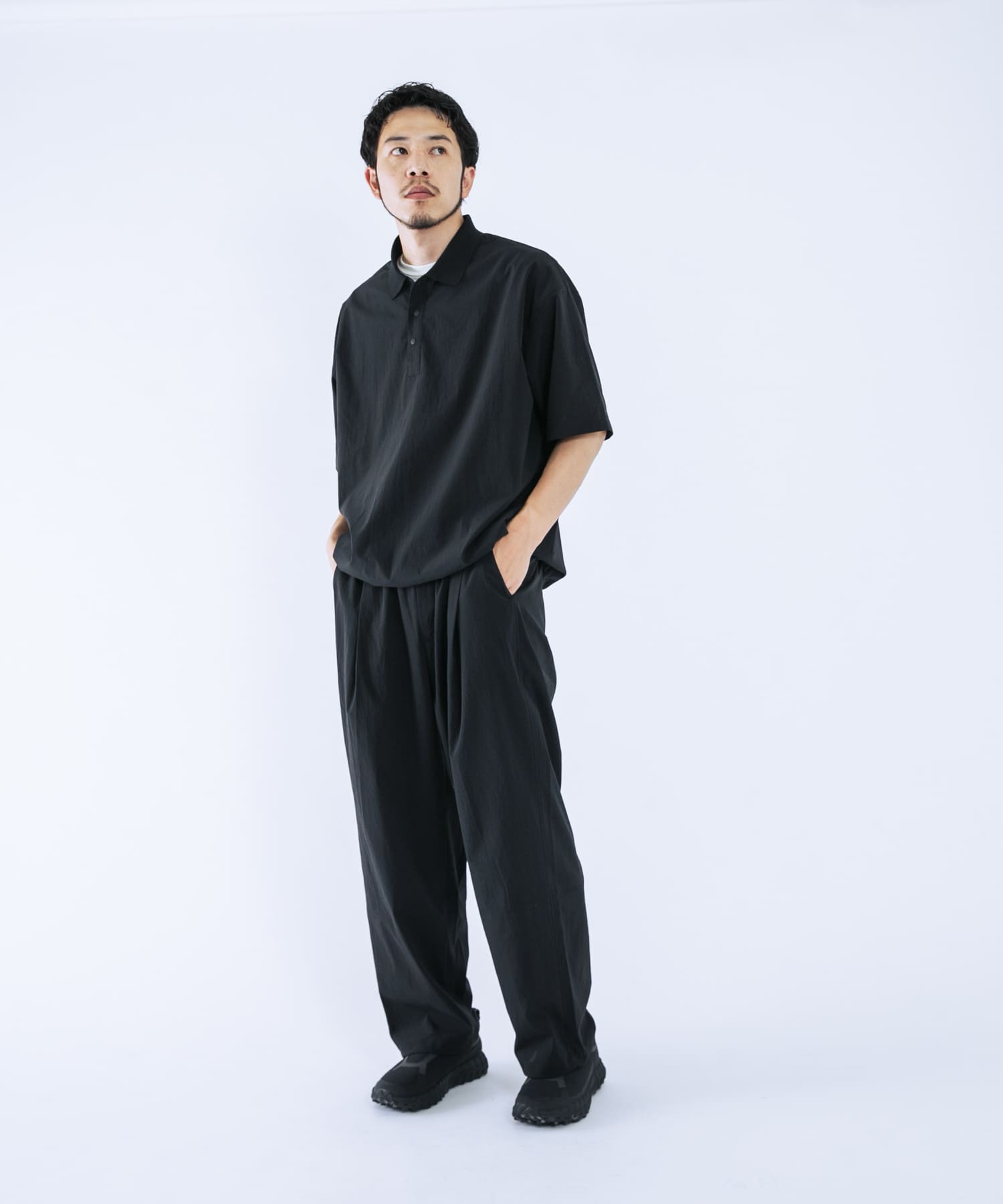 ブラック