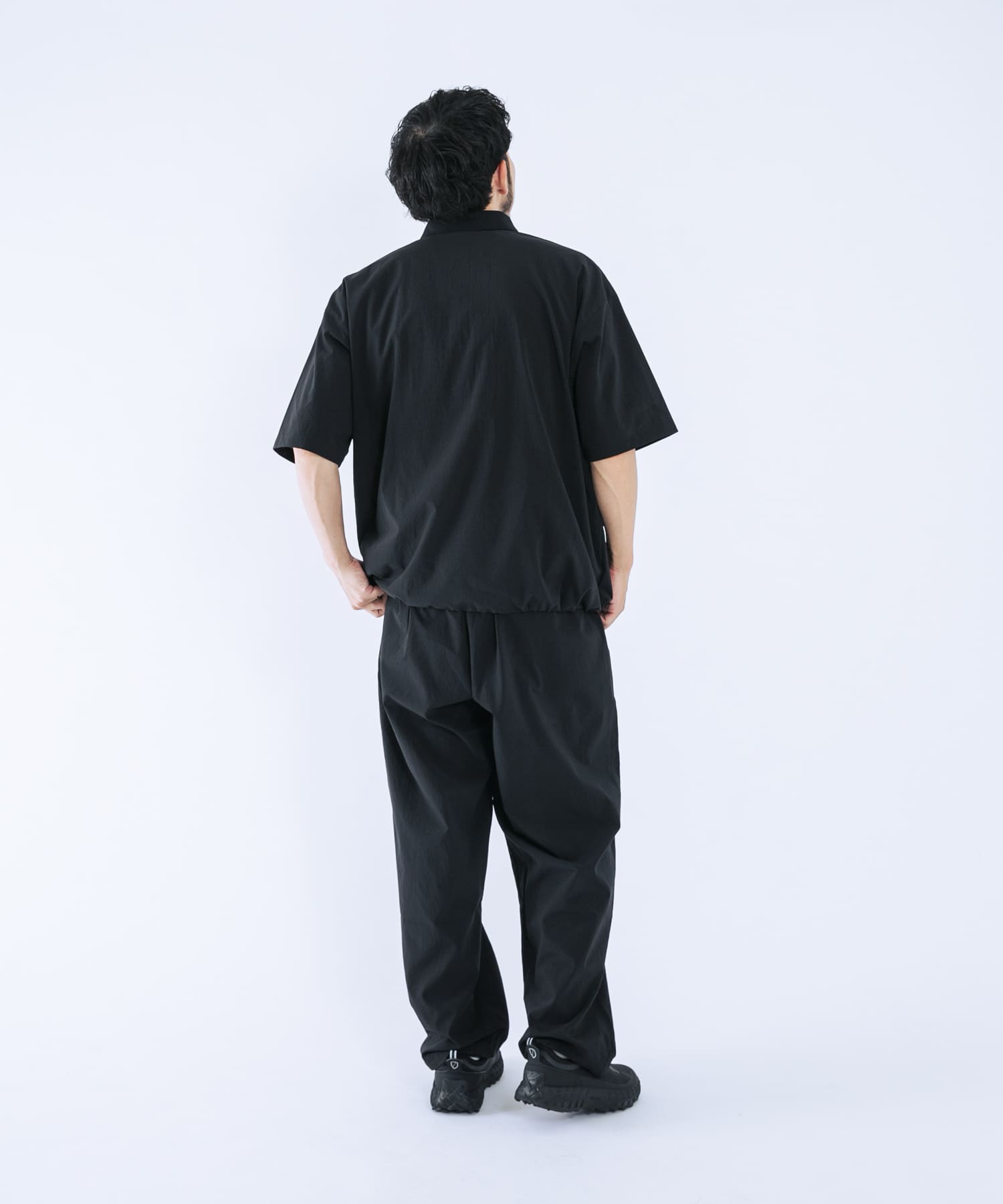 ブラック