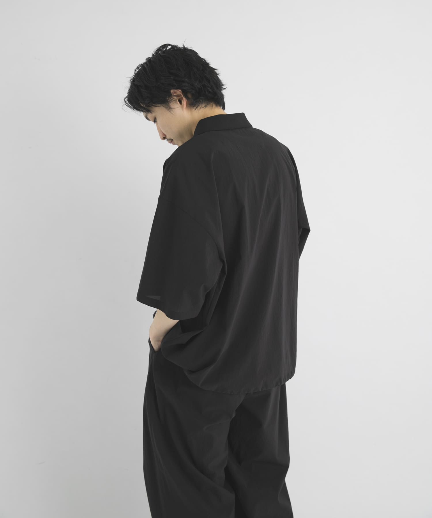 ブラック