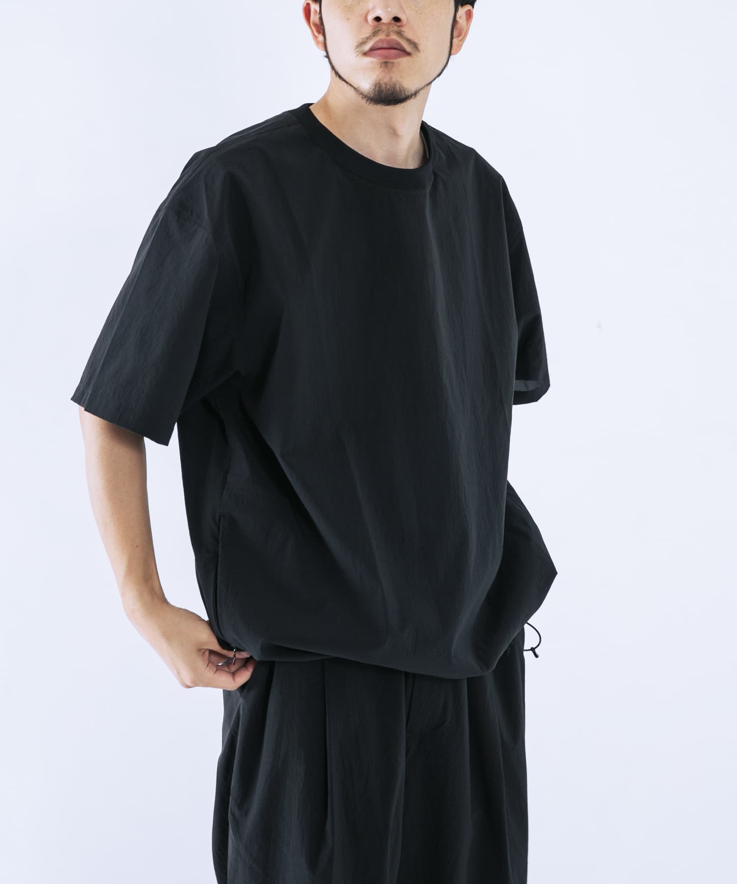 ブラック