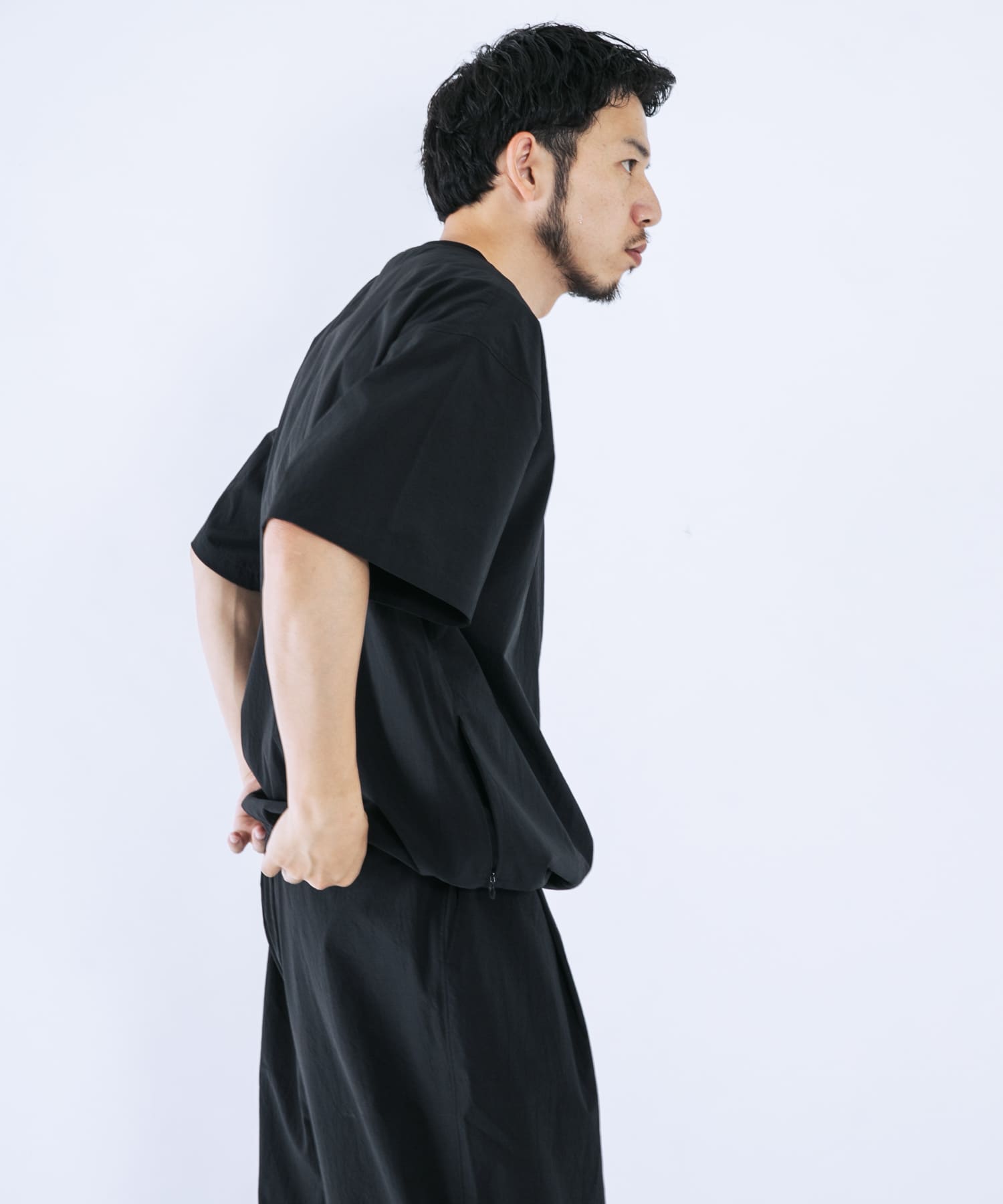 ブラック