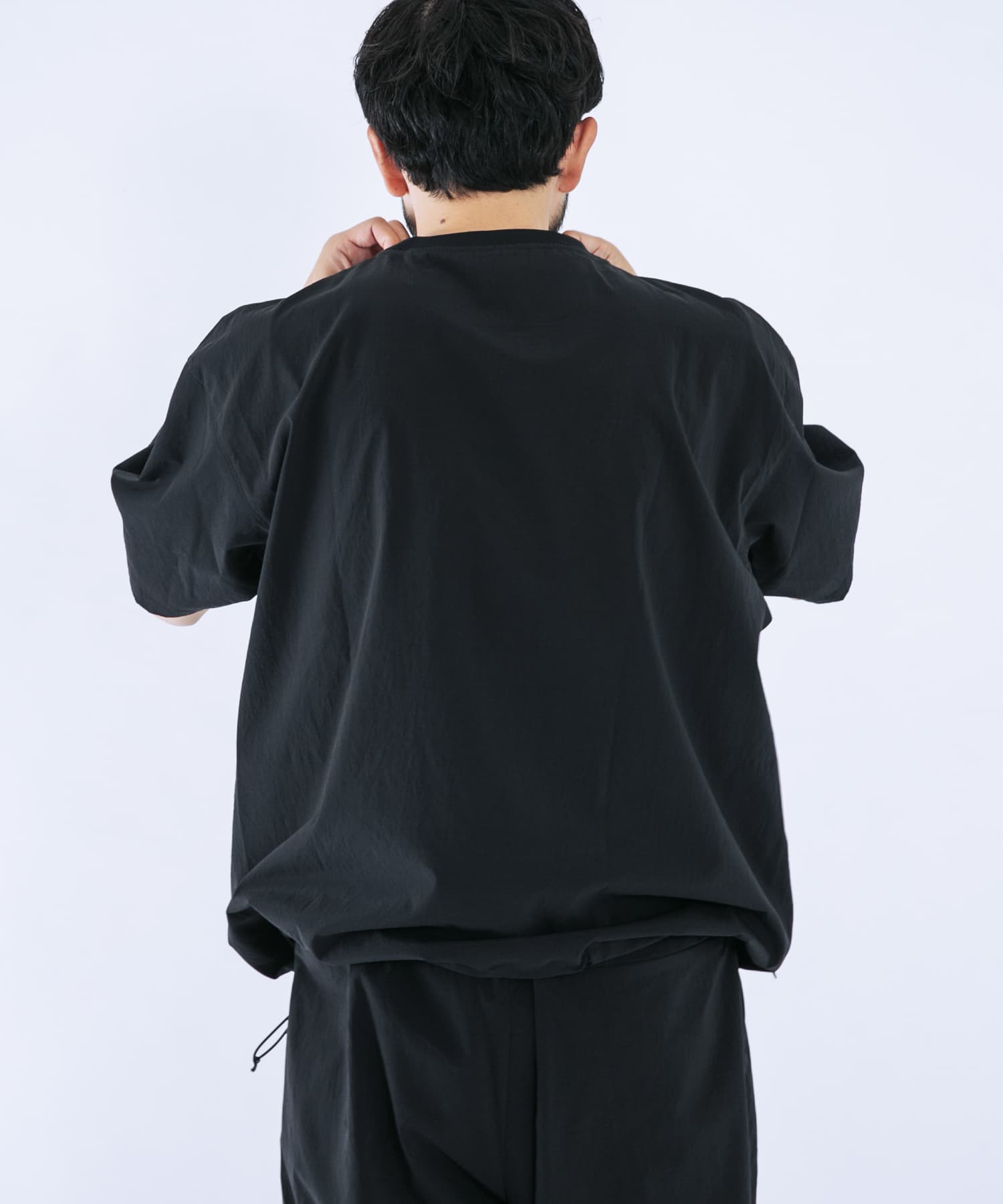 ブラック