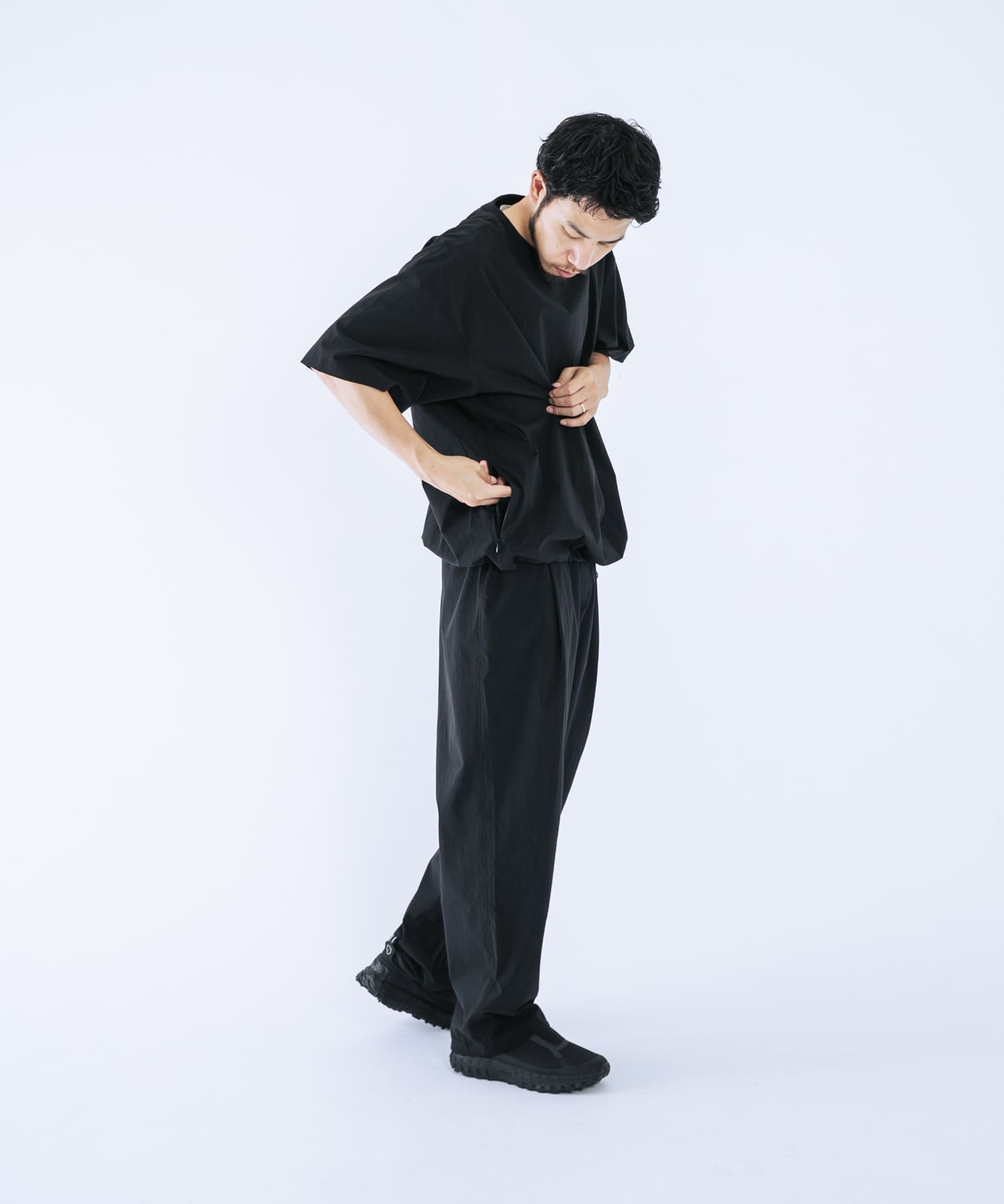 ブラック