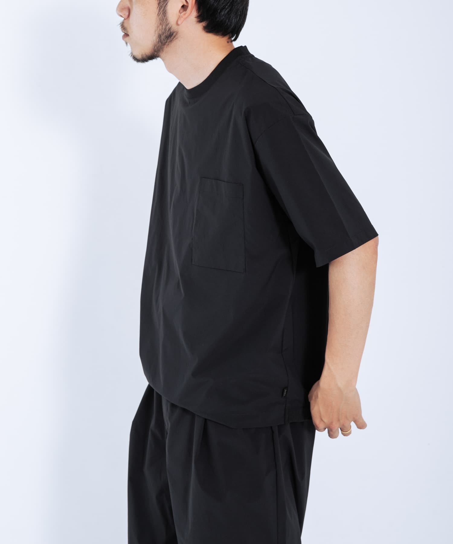 ブラック
