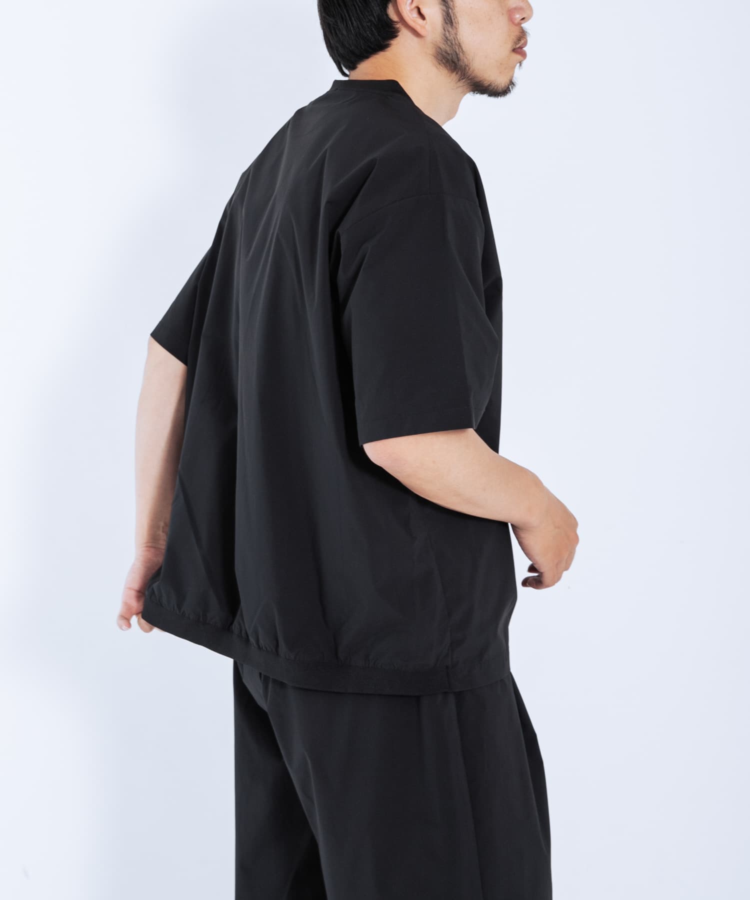 ブラック