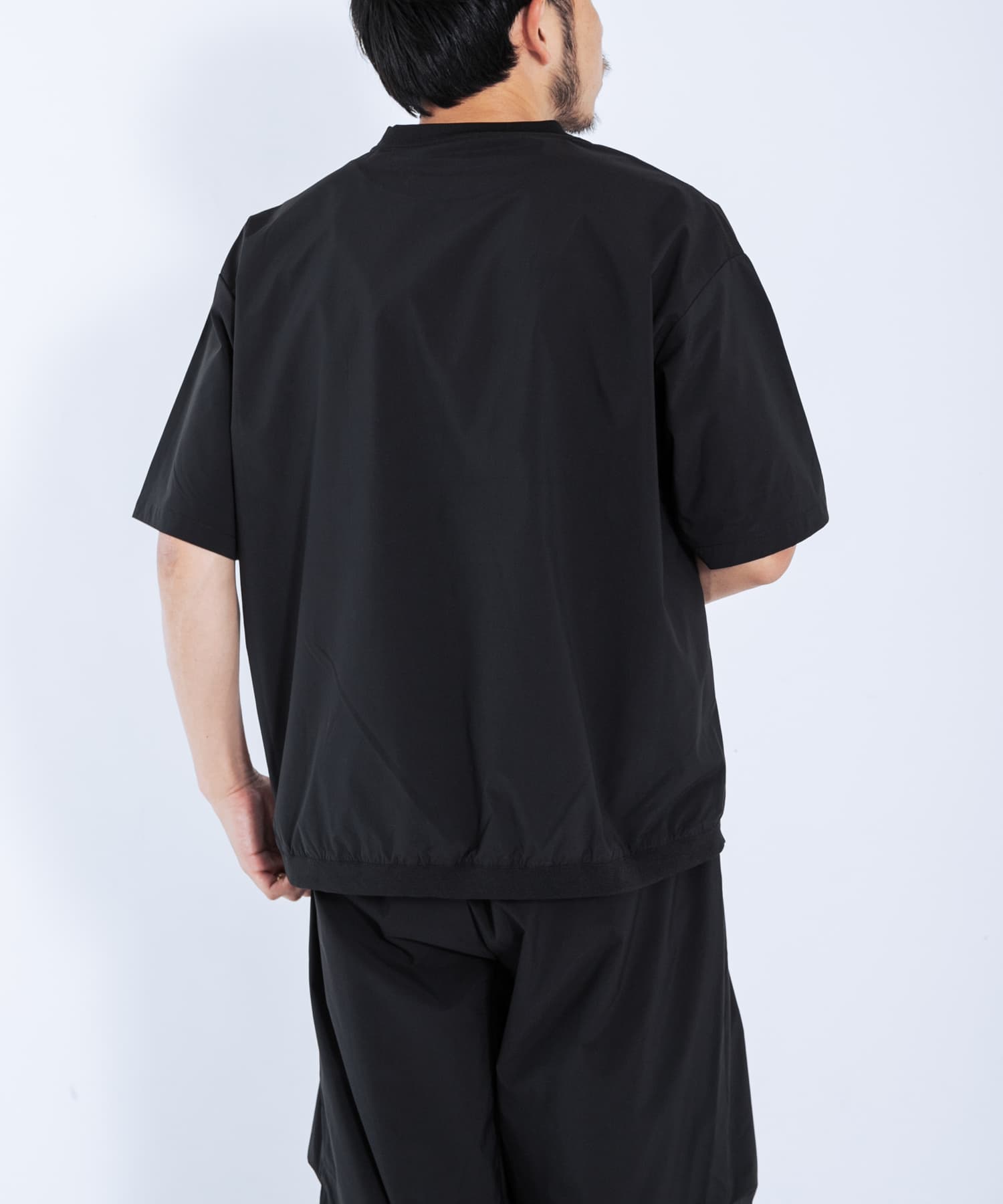 ブラック