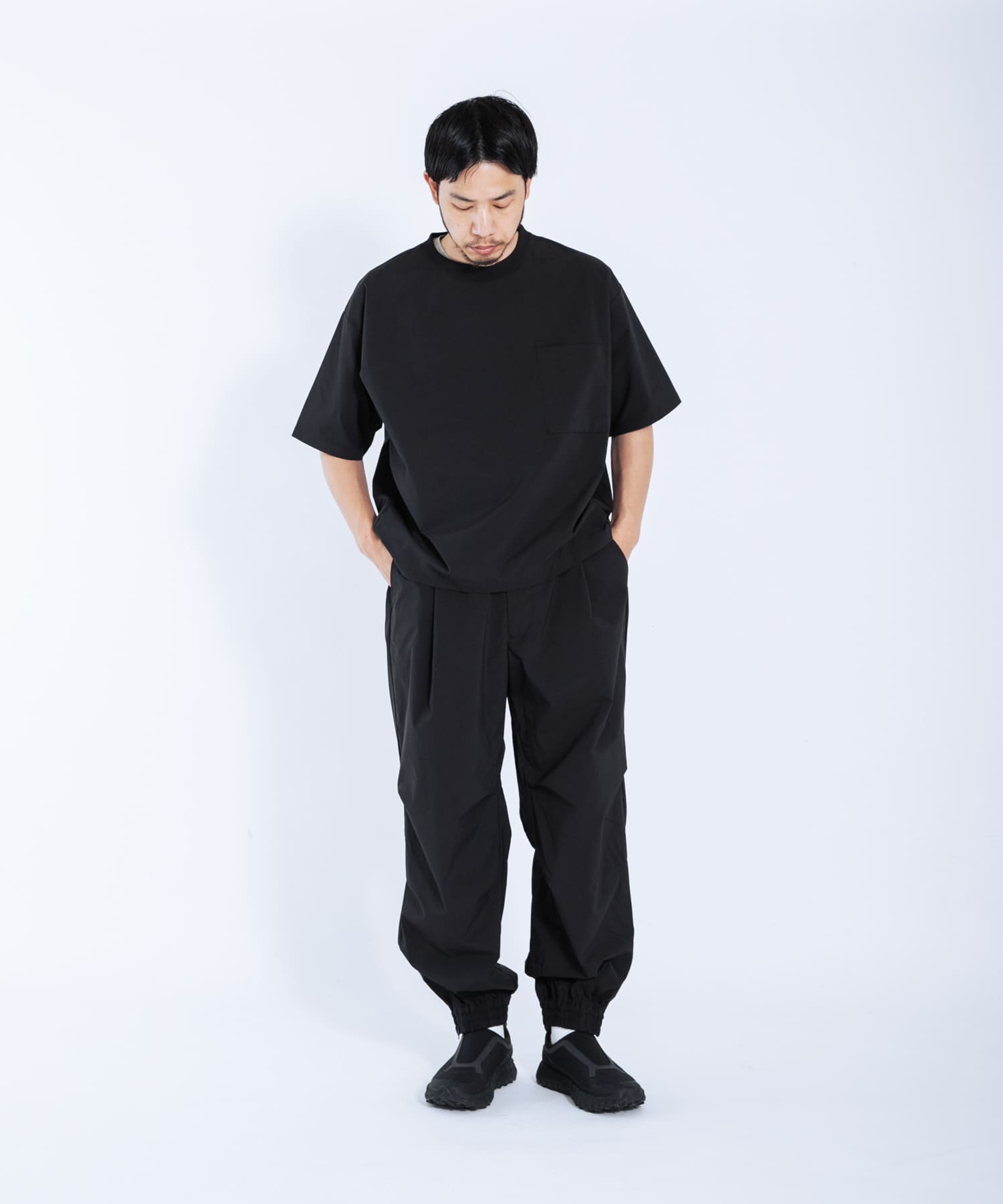 ブラック