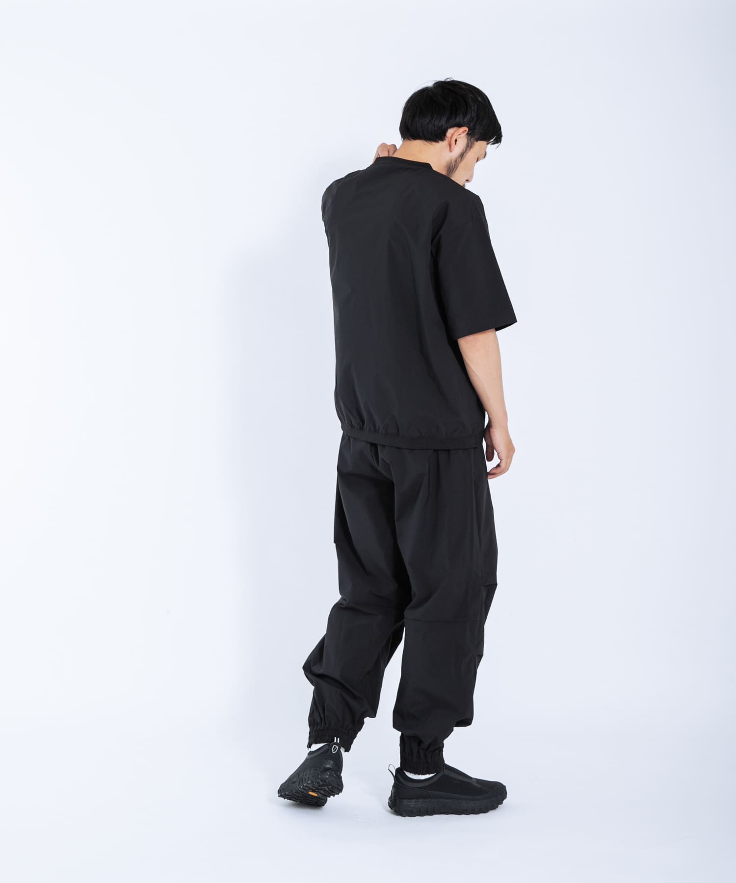 ブラック