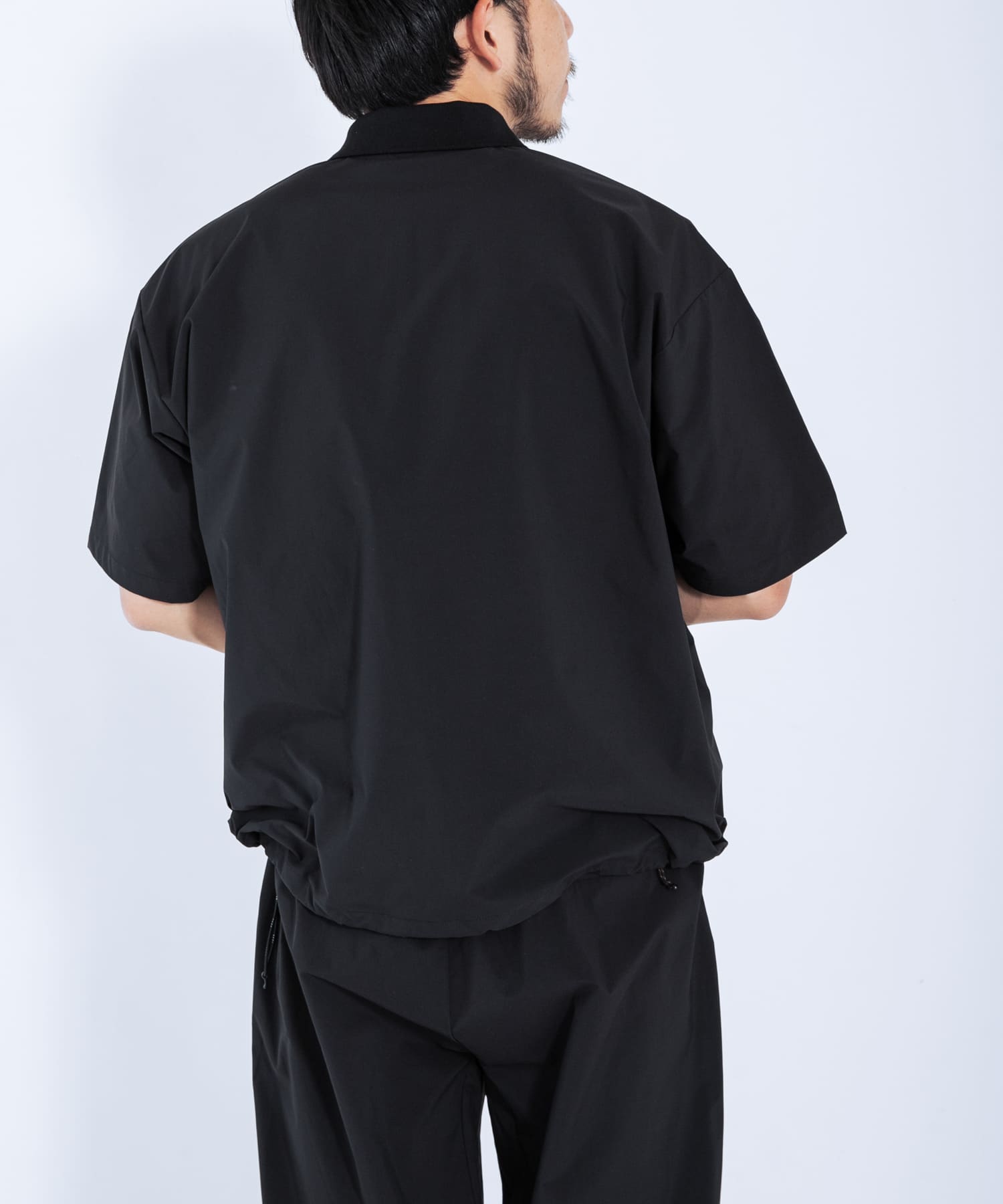 ブラック