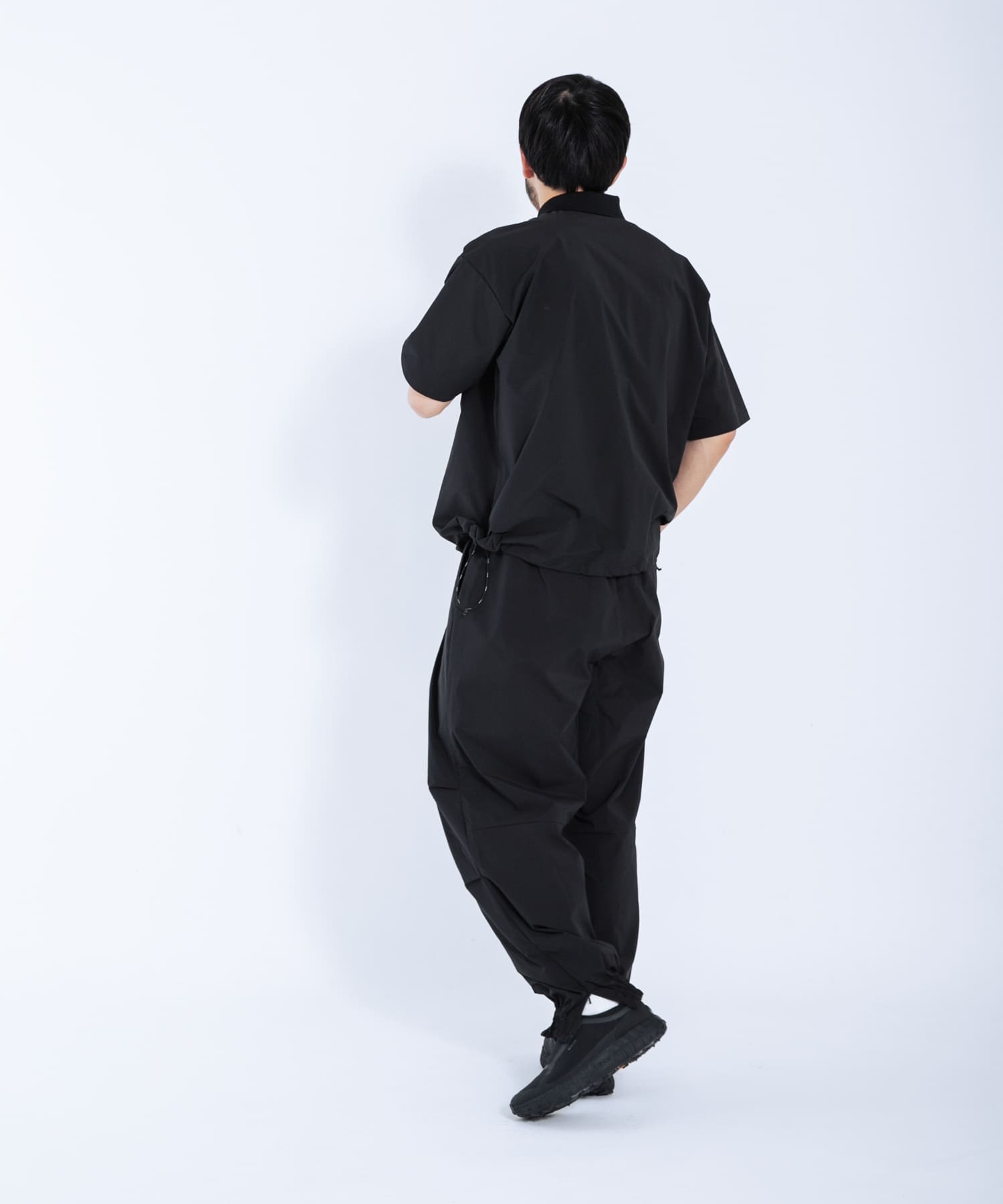 ブラック