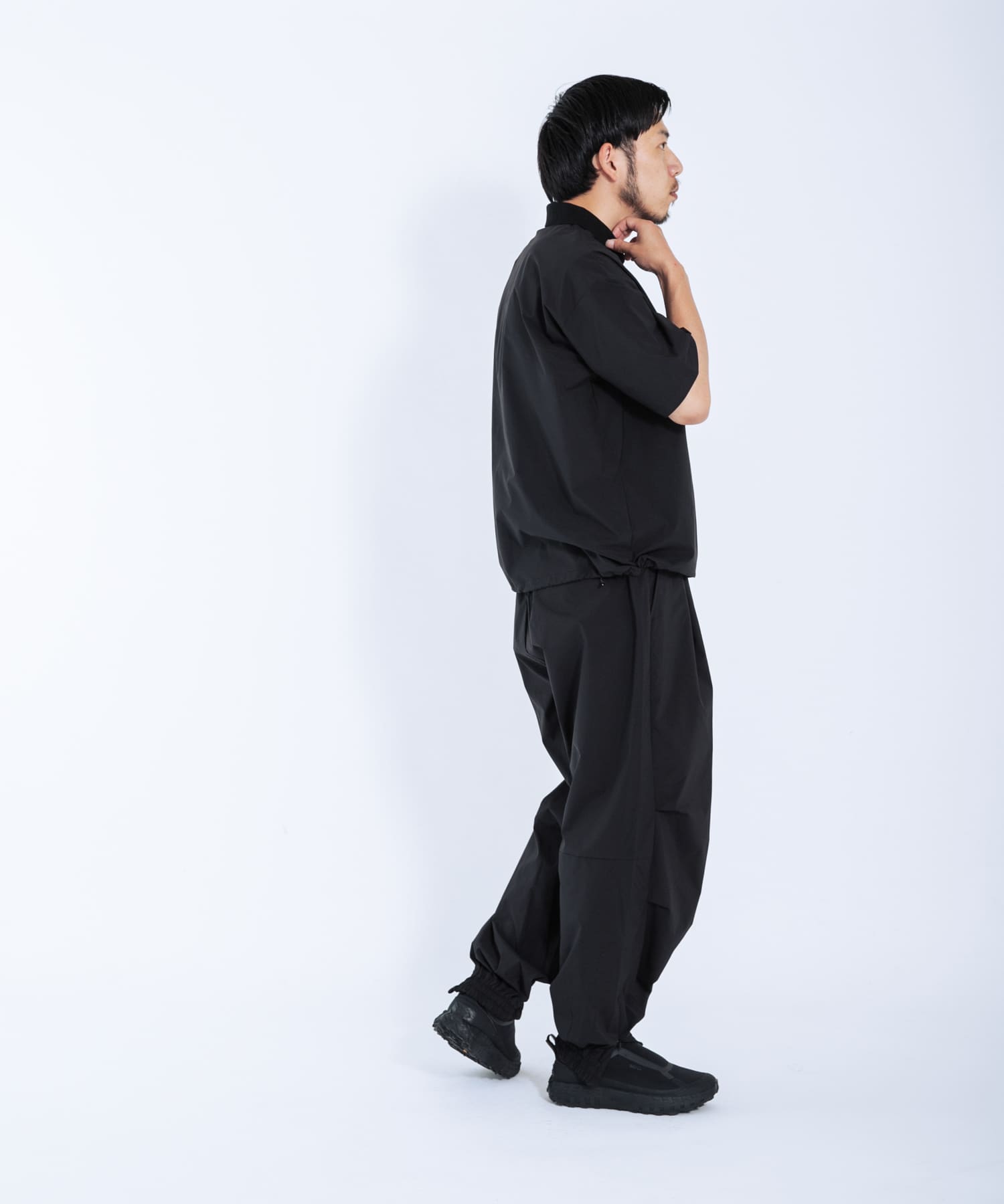 ブラック