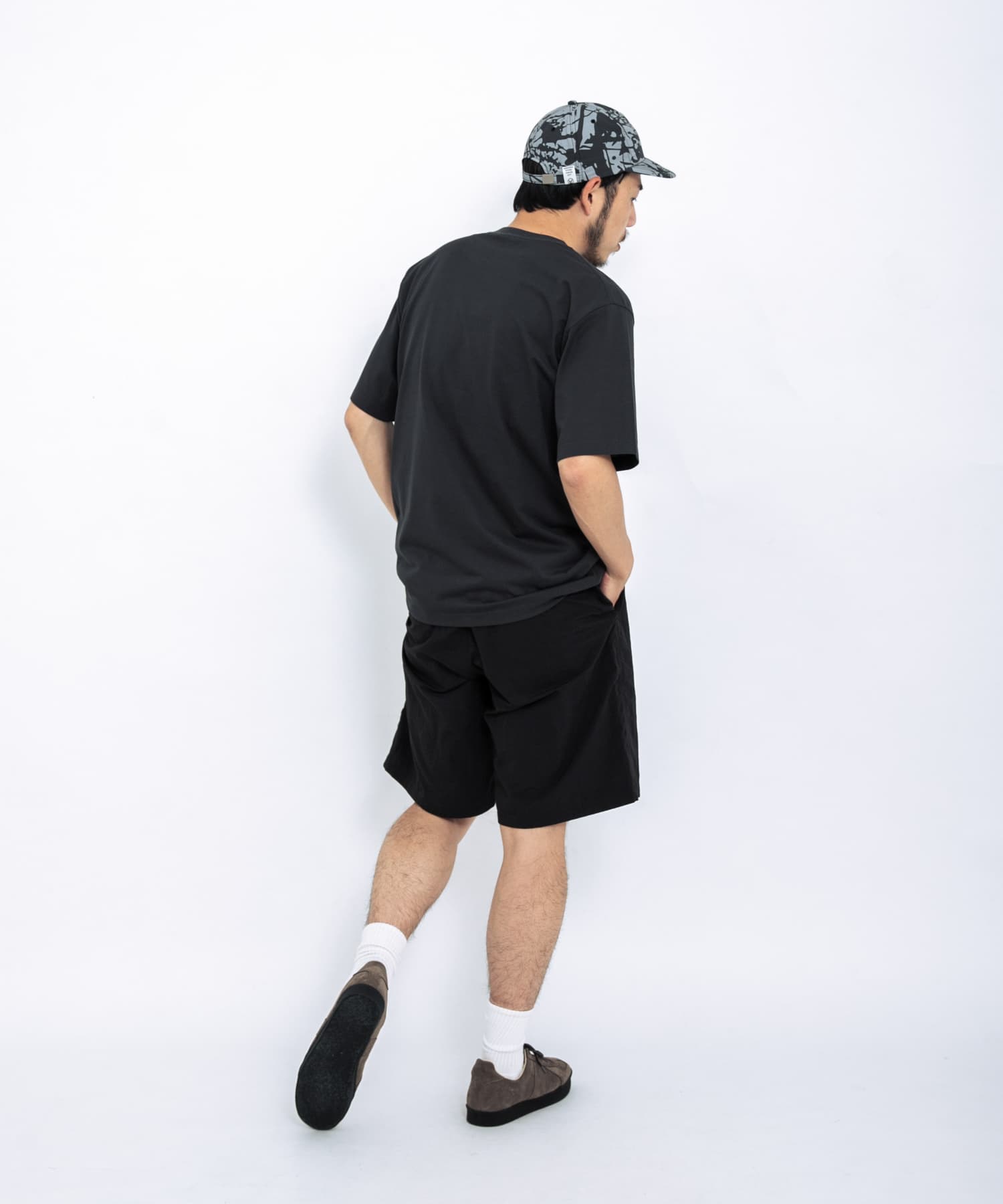 ブラック