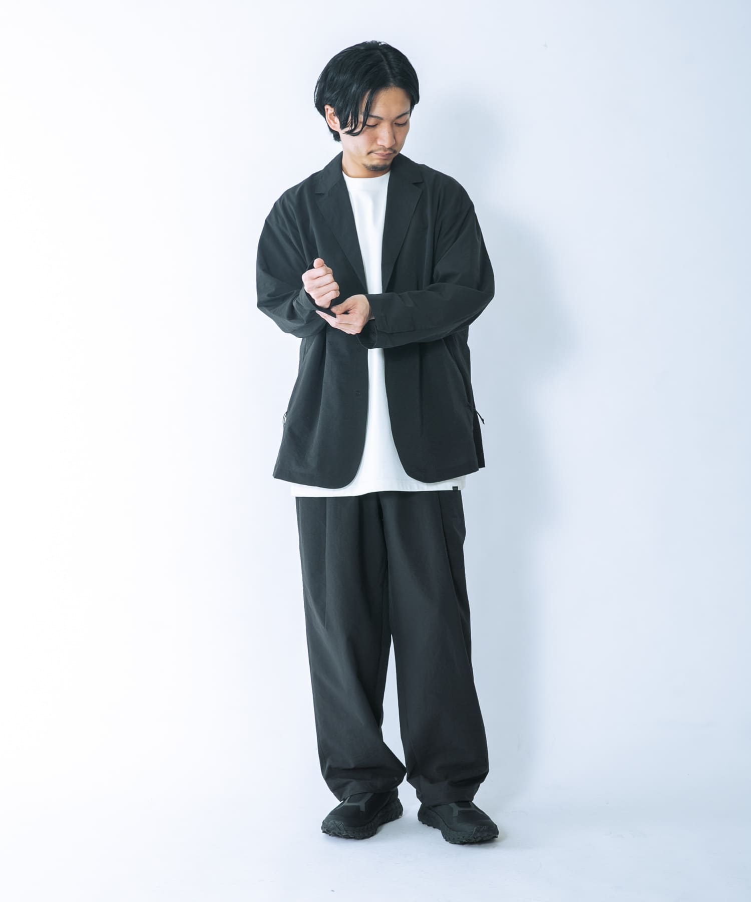 ブラック