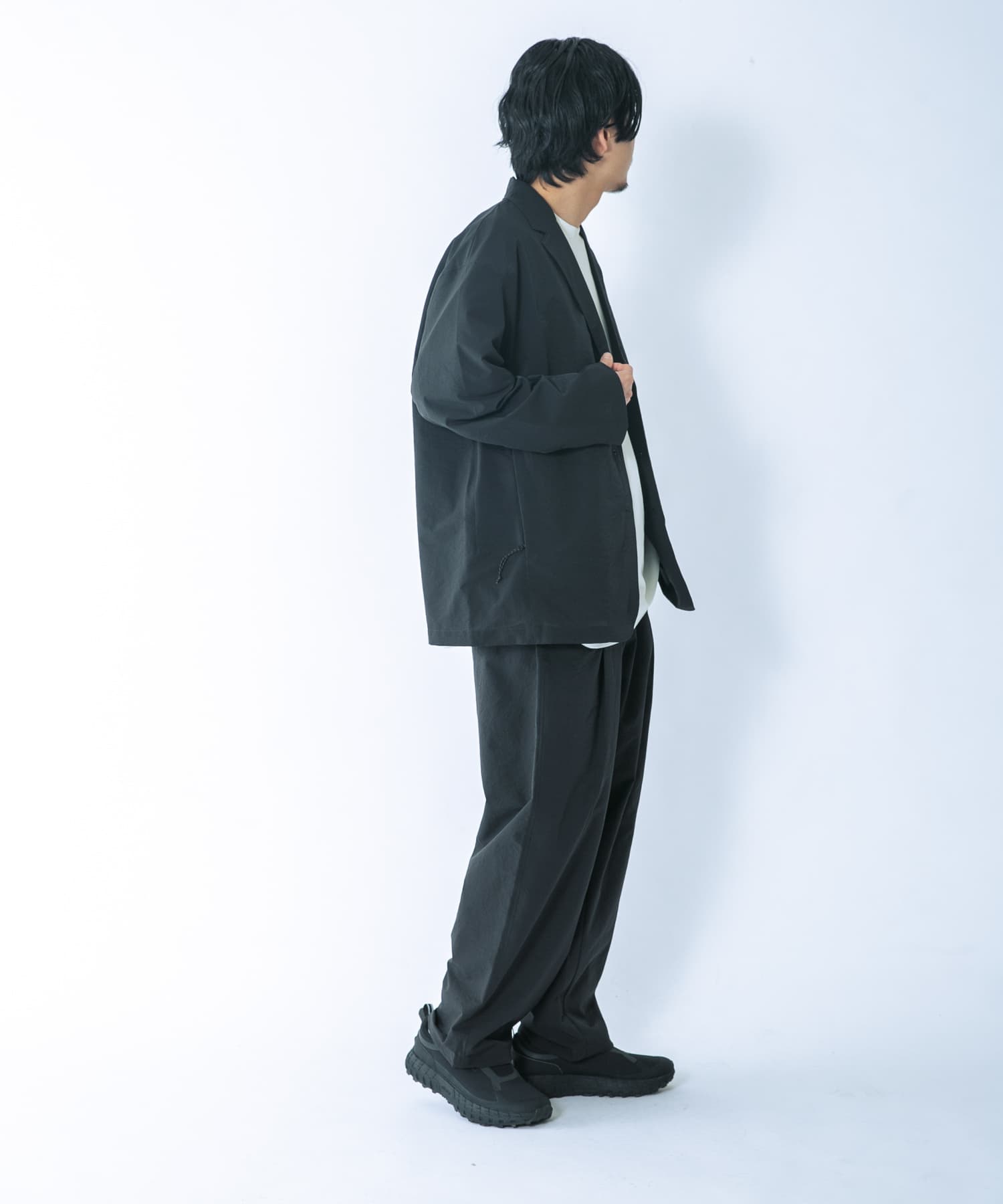 ブラック